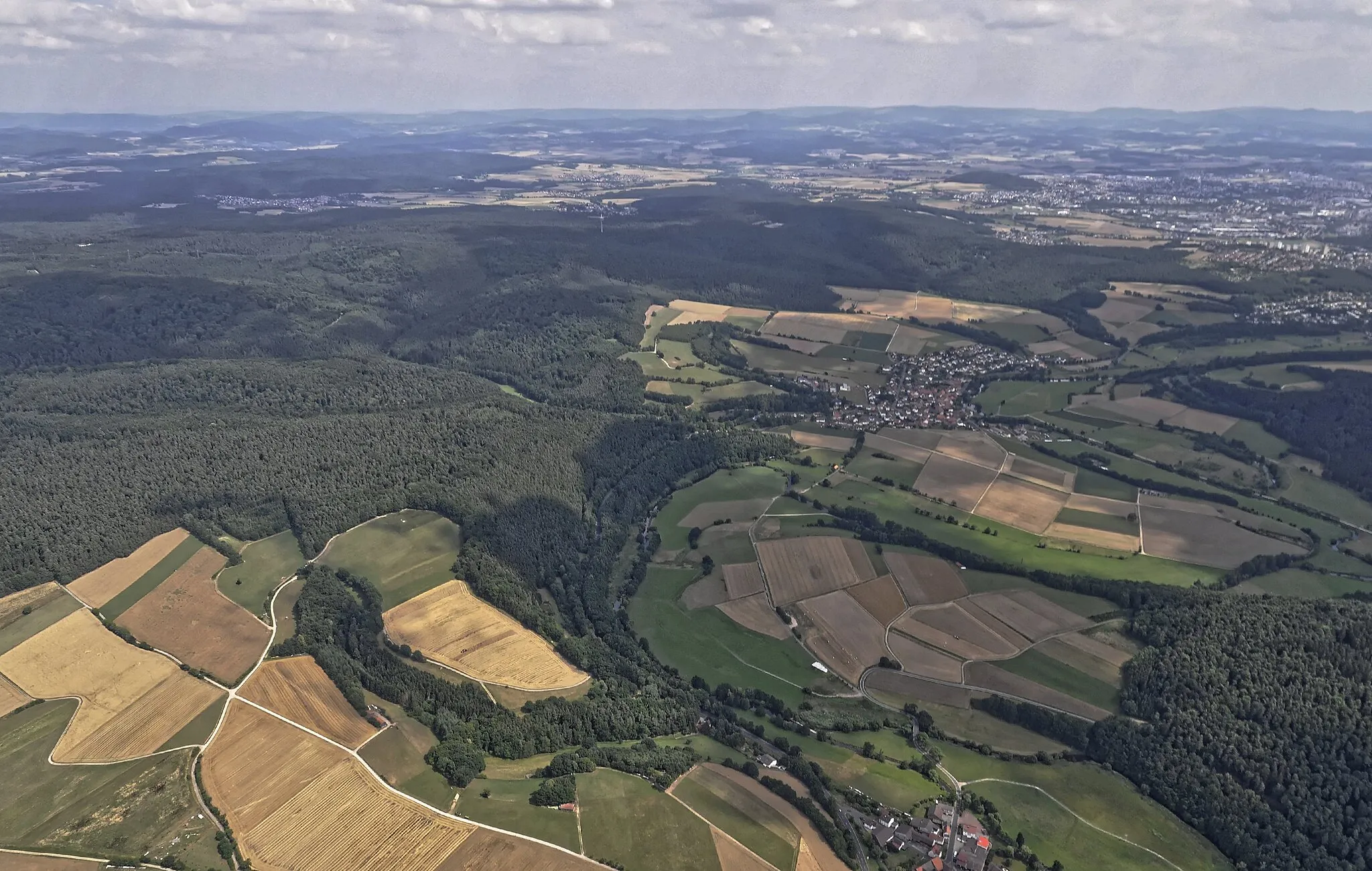 Photo showing: Bilder vom Flug Nordholz-Hammelburg 2015: Kämmerzell; rechts in Hintergrund Fulda.