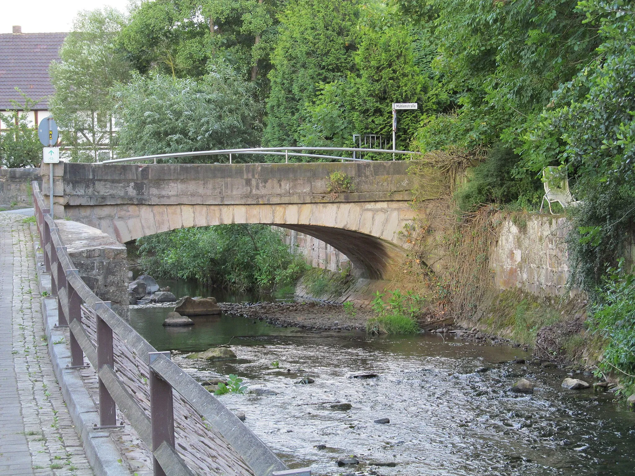 Photo showing: die Brücke der Mühlenstraße über die Losse in Niederkaufungen