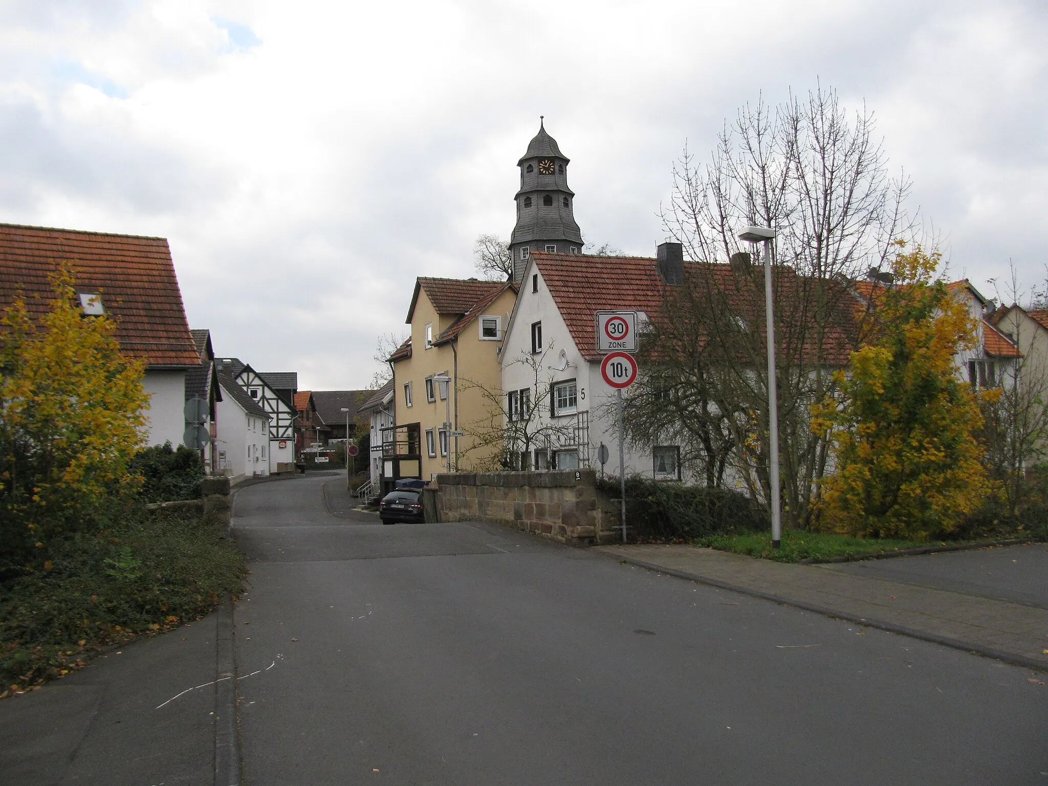 Photo showing: die Brücke der Altenbaunaer Straße über die Bauna in Altenritte