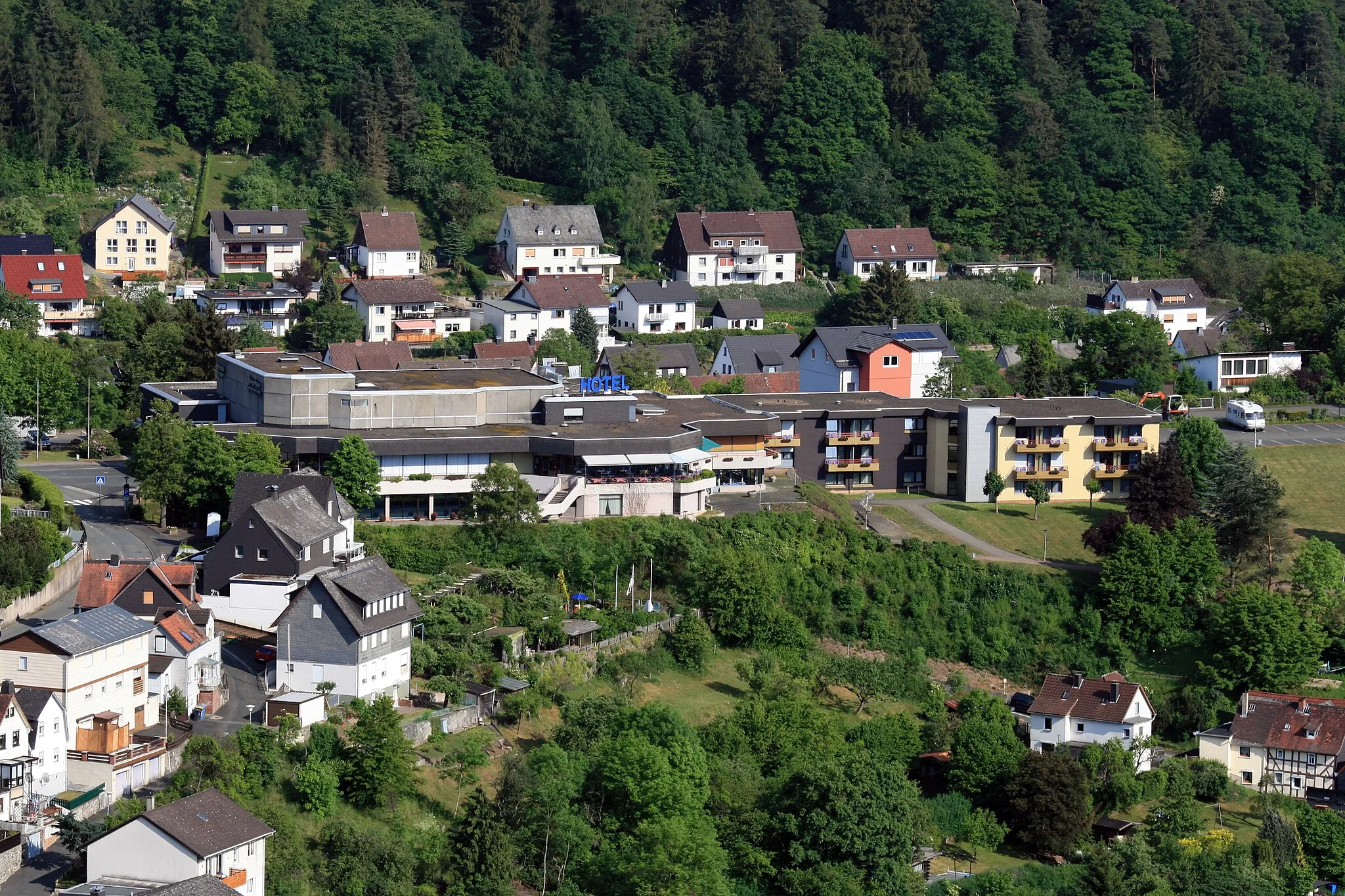 Photo showing: Germany, hesse, Biedenkopf/Lahn: Community center and connected park-hotel (before "Hotel Panorama") with restaurant and former municipal indoor swimming pool, located on the outskirts of the city park