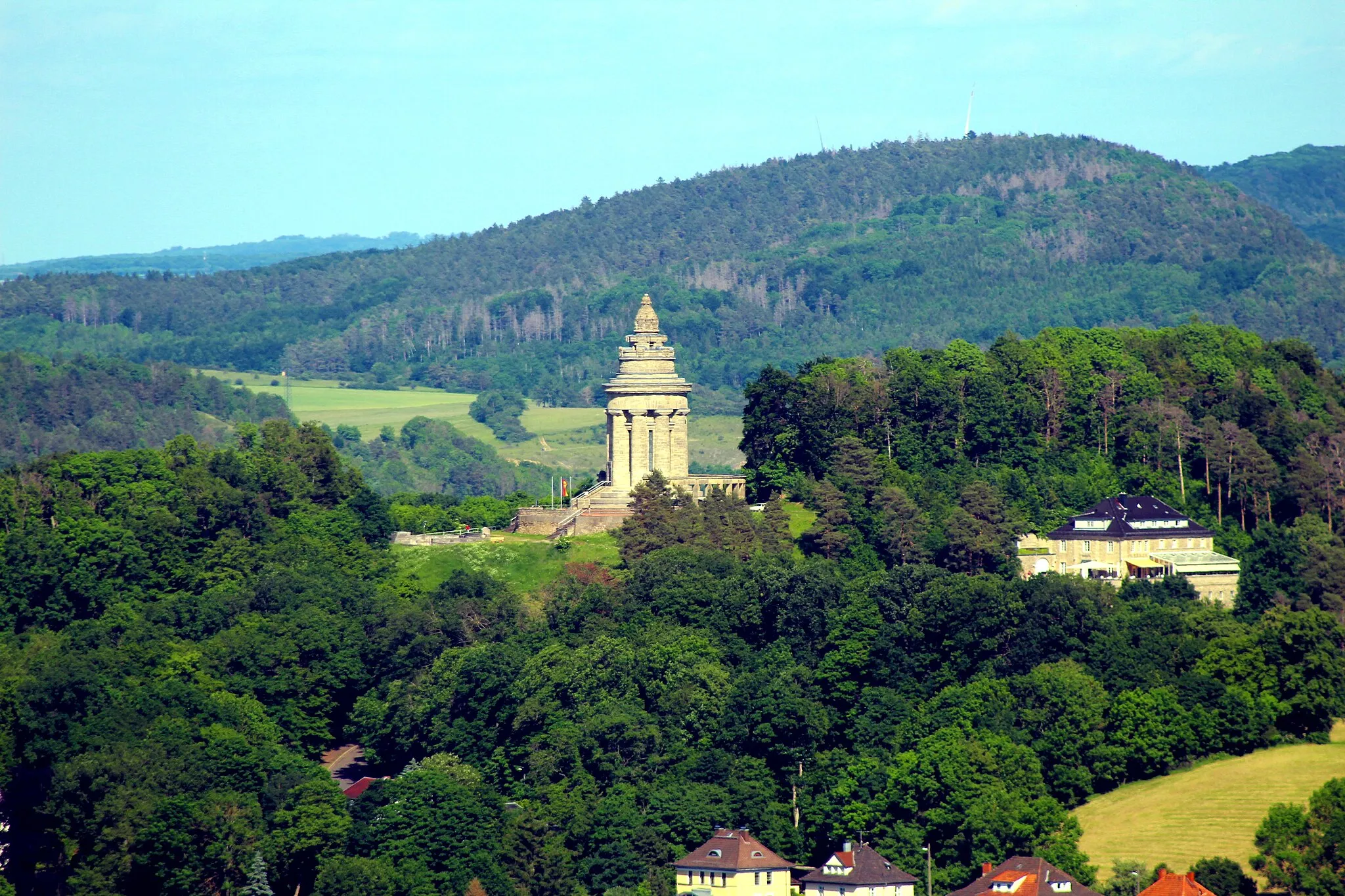 Photo showing: View from Wartburg castle on memorial of german studentship "Burschenschaft" in Eisenach/Thuringia