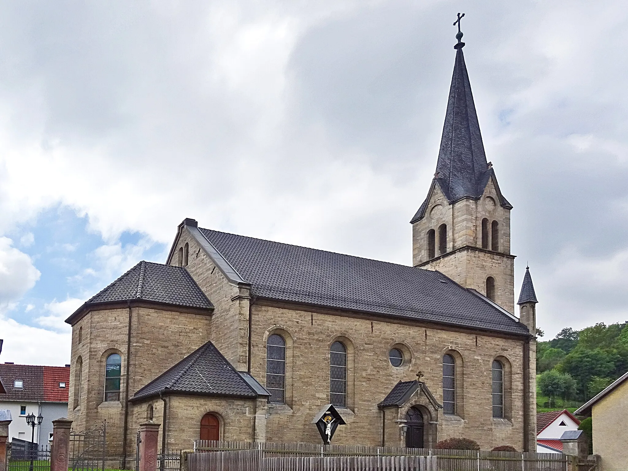 Photo showing: Heilig-Kreuz-Kirche in Hildebrandshausen