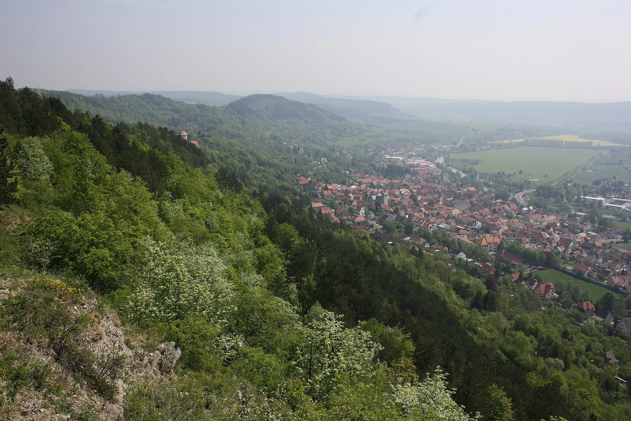 Photo showing: In und um Treffurt an der Werra in Thüringen - Blick über Treffurt nach Süden