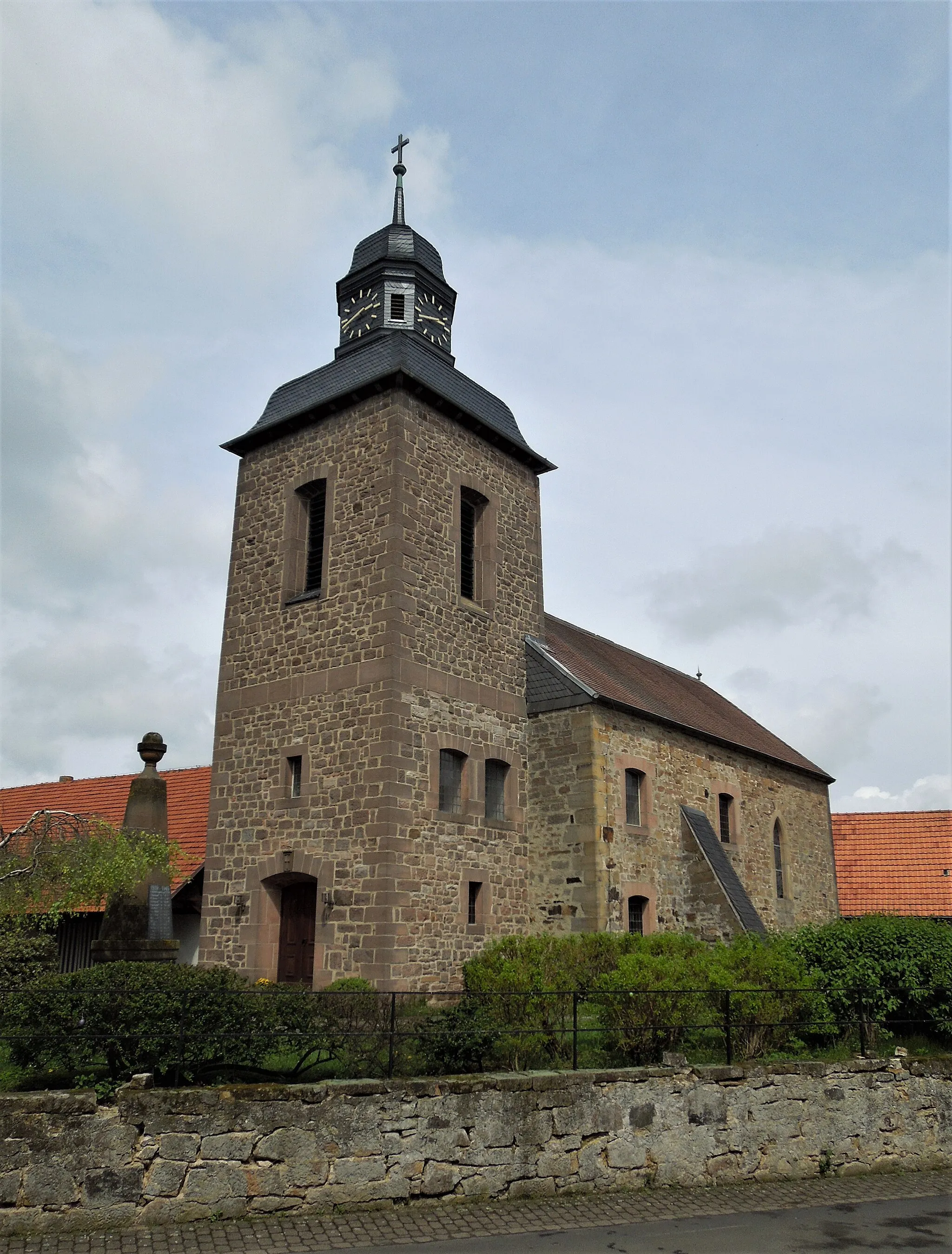 Photo showing: Gilserberg, ev. Dorfkirche von Nordosten; erbaut 1725