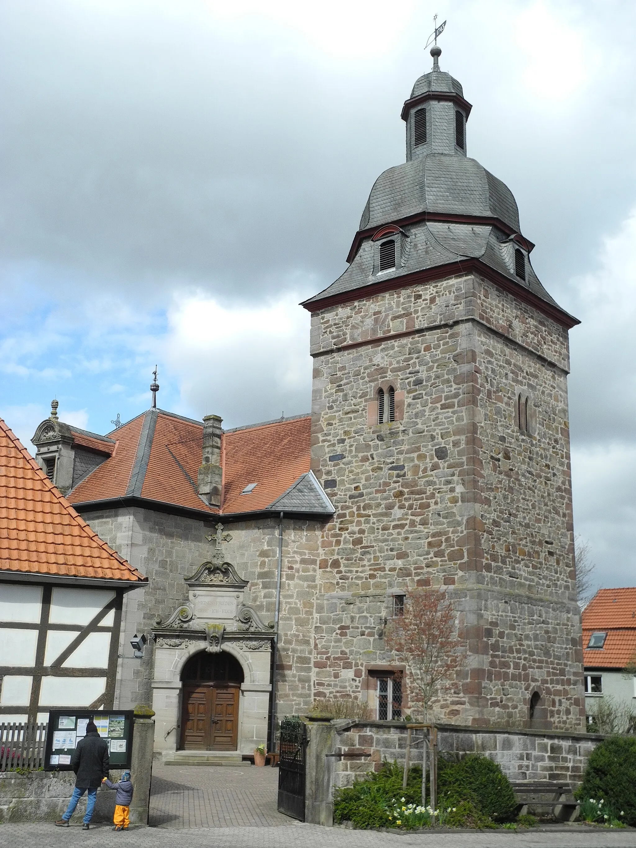 Photo showing: Die Kirche in der Ortsmitte von Balhorn, in der Gemeinde Bad Emstal, Hessen, Deutschland.