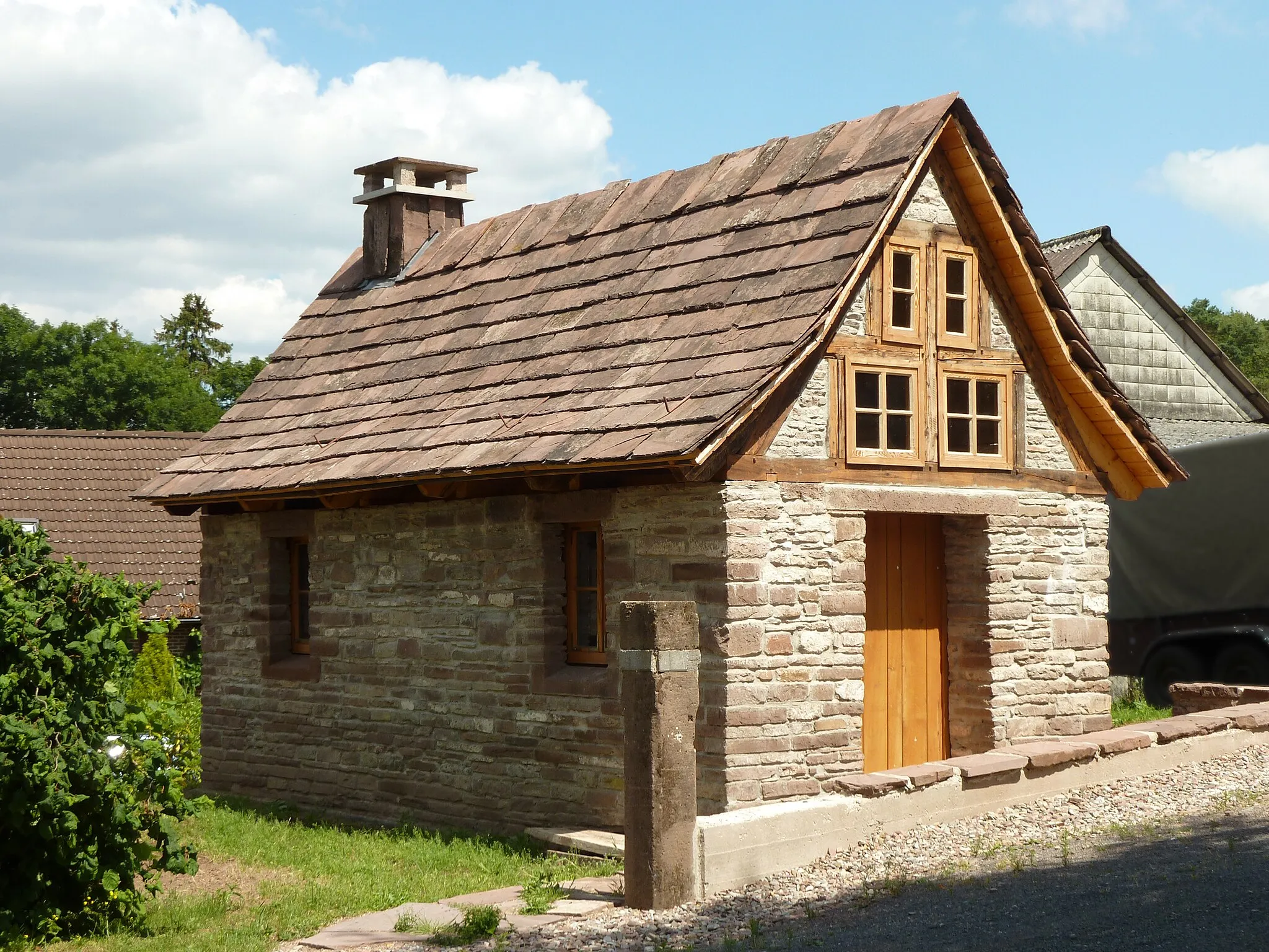 Photo showing: Museumskapelle in Schorborn am Pilgerweg Loccum-Volkenroda, nach dem Originalgebäude (vermutlich ehemaliges Waschhaus) im Jahr 2009 am Originalstandort wiedererrichtet