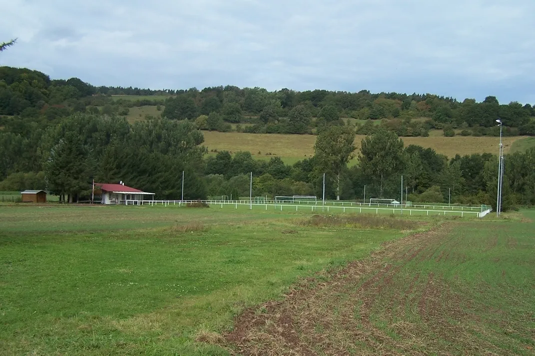 Photo showing: Sportplatz in Pferdsdorf (Unterbreizbach)