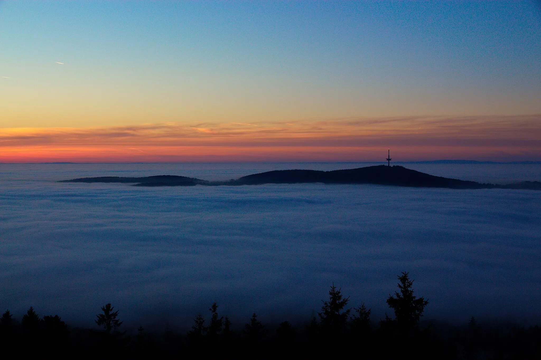 Photo showing: Blick vom Wüstegarten nach Nordwesten zum Hohen Lohr im Kellerwald