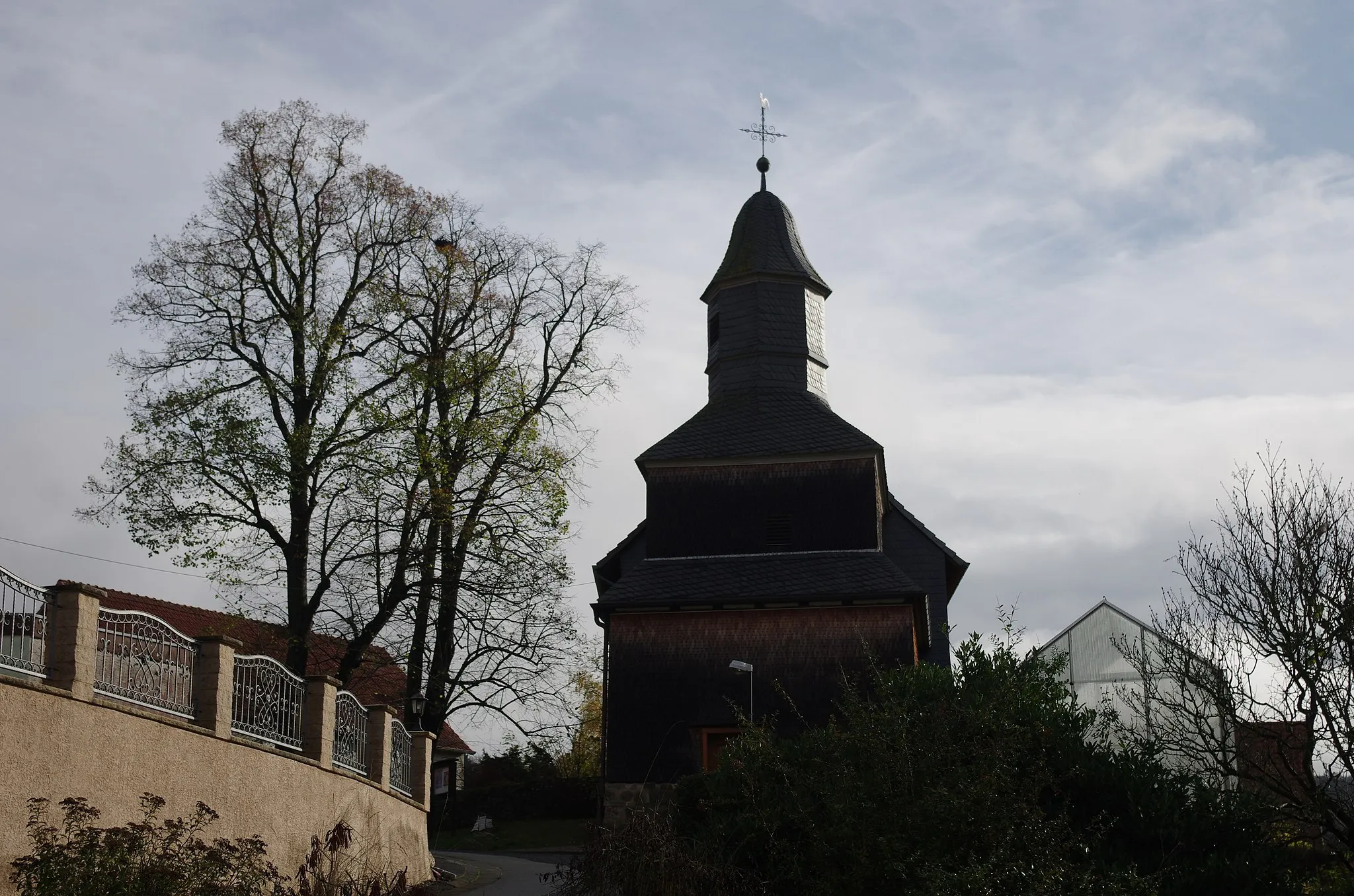 Photo showing: Bad Wildungen Ortsteil Armsfeld in Hessen. Die Fachwerkkirche in Armsfeld ist eine der ältesten in Hessen.