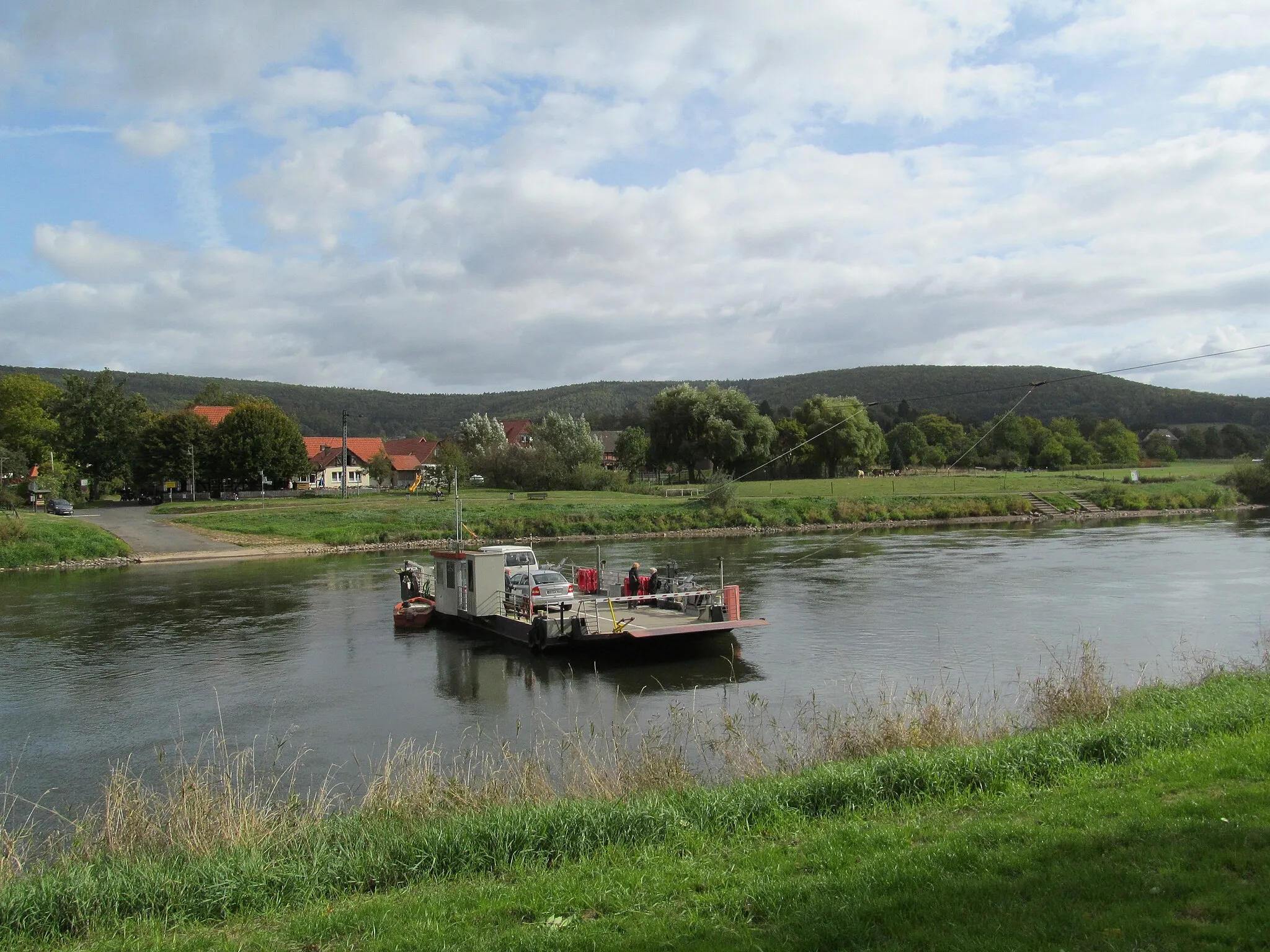 Photo showing: die Fähre von Veckerhagen nach Hemeln