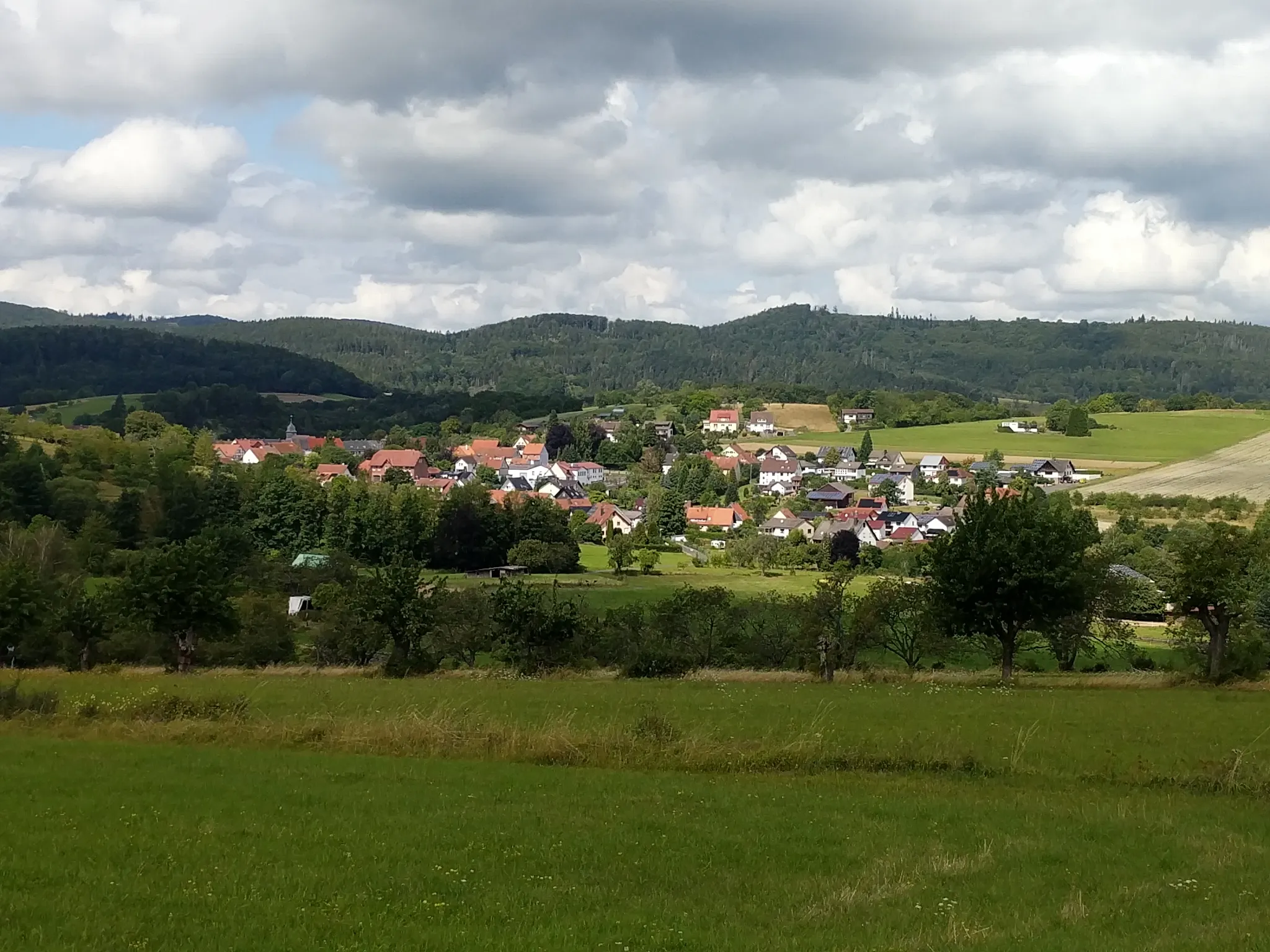 Photo showing: Kleinalmerode vom Premiumweg 25 und von Südosten gesehen