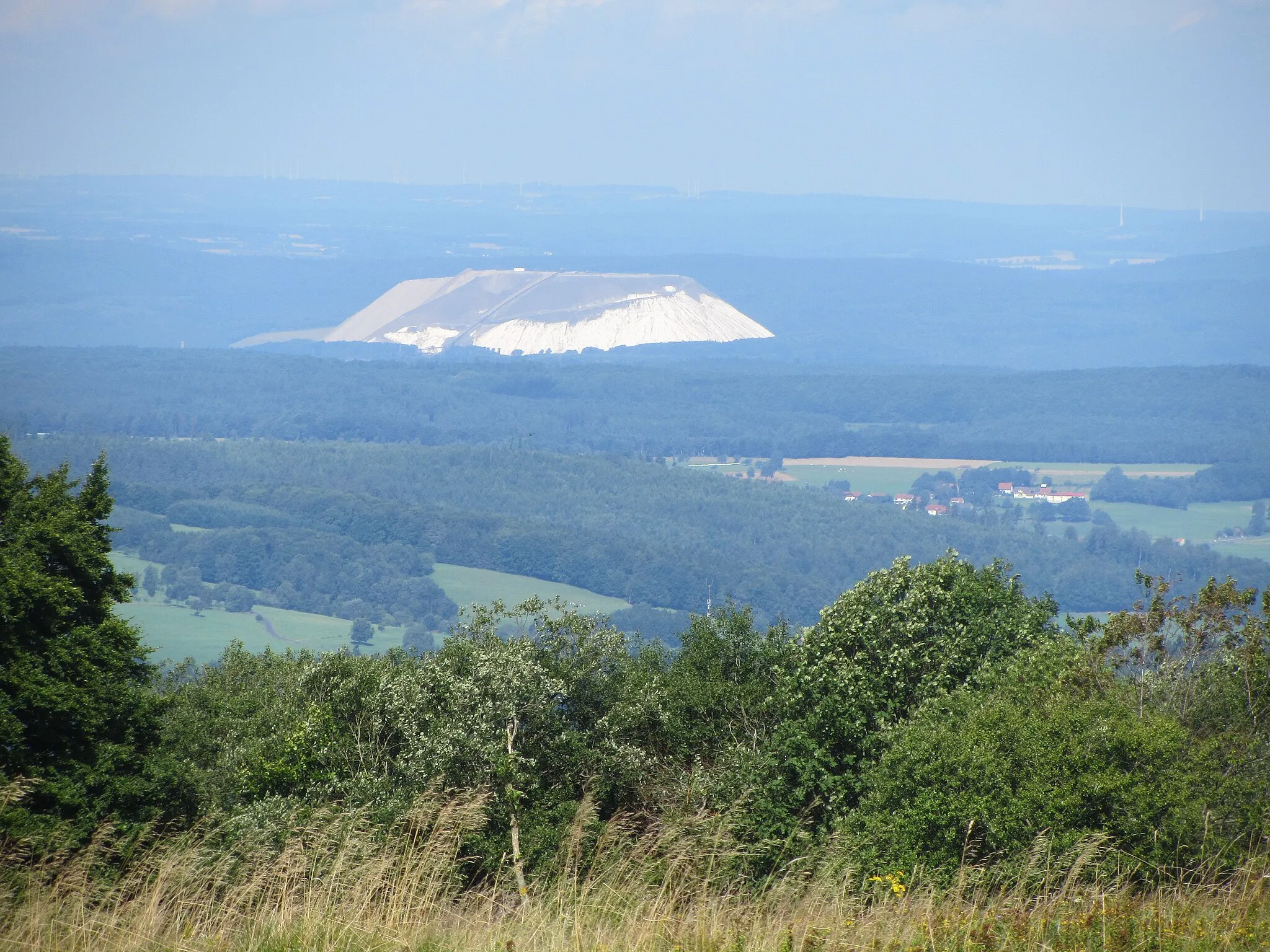Photo showing: Monte Kali von Neuhof bei Fulda