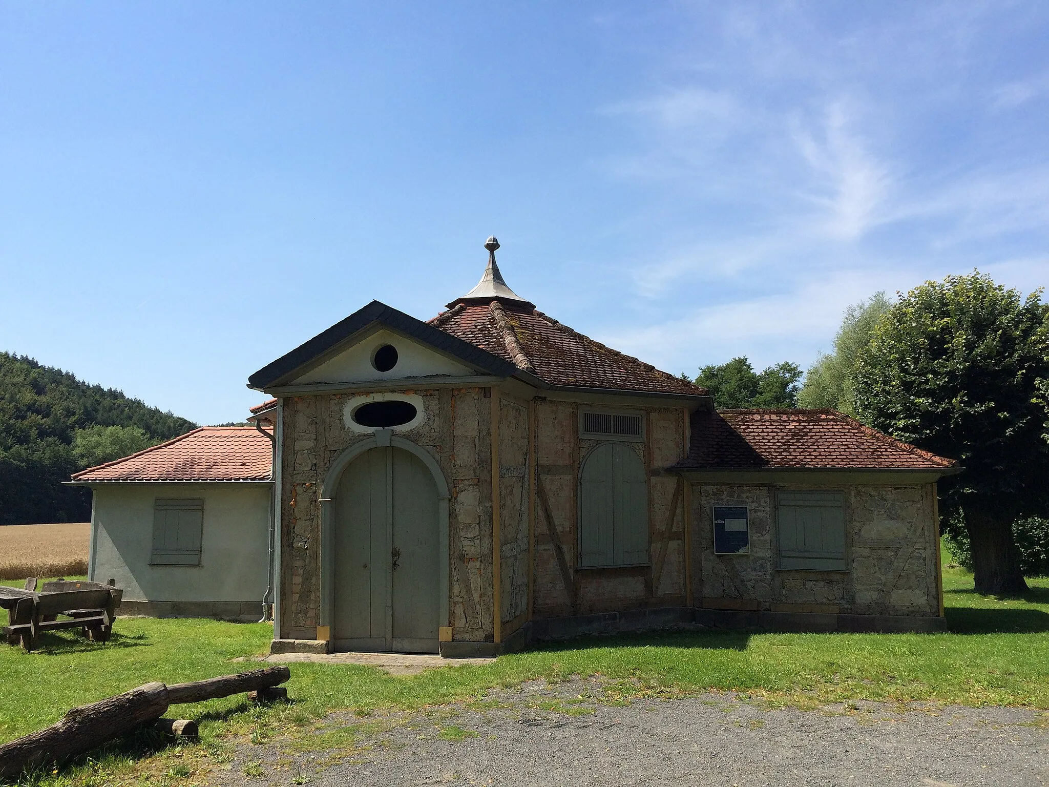 Photo showing: Die Donarquelle, bzw. der Sauerbrunnen zwischen Züschen und Geismar im Elbetal