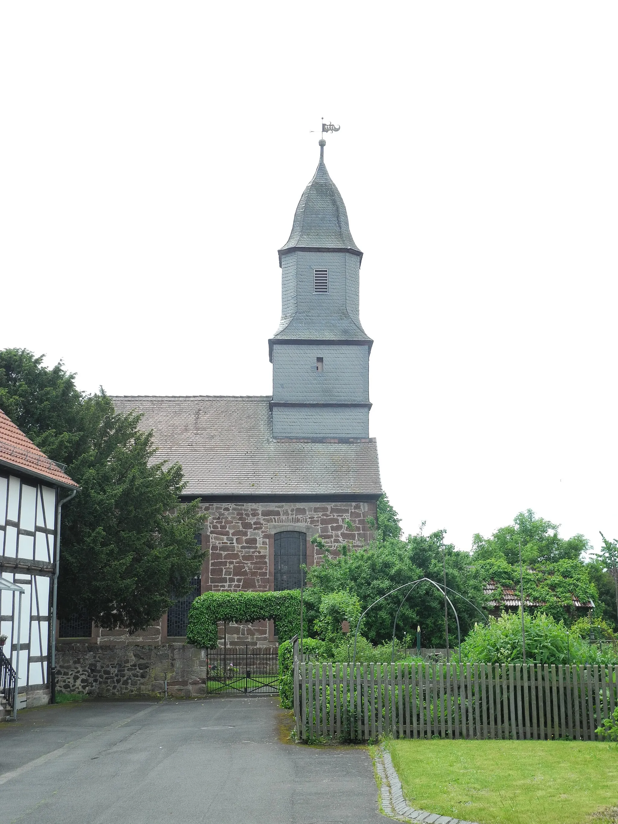 Photo showing: Die Michaeliskirche in Zennern im Schwalm-Eder-Kreis, Hessen, Deutschland.
Blick von Norden.