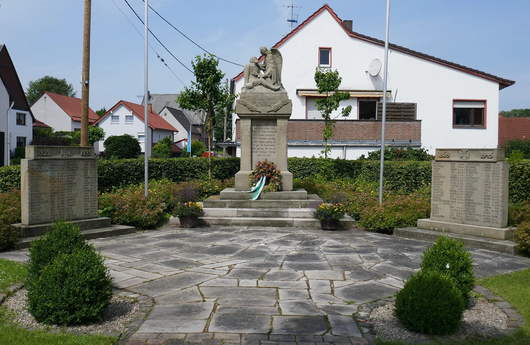 Photo showing: Kriegerehrenmal in Holtheim