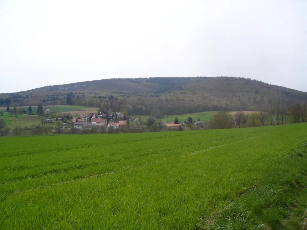 Photo showing: Der Jeust mit dem Ort Schönstein im Vordergrund