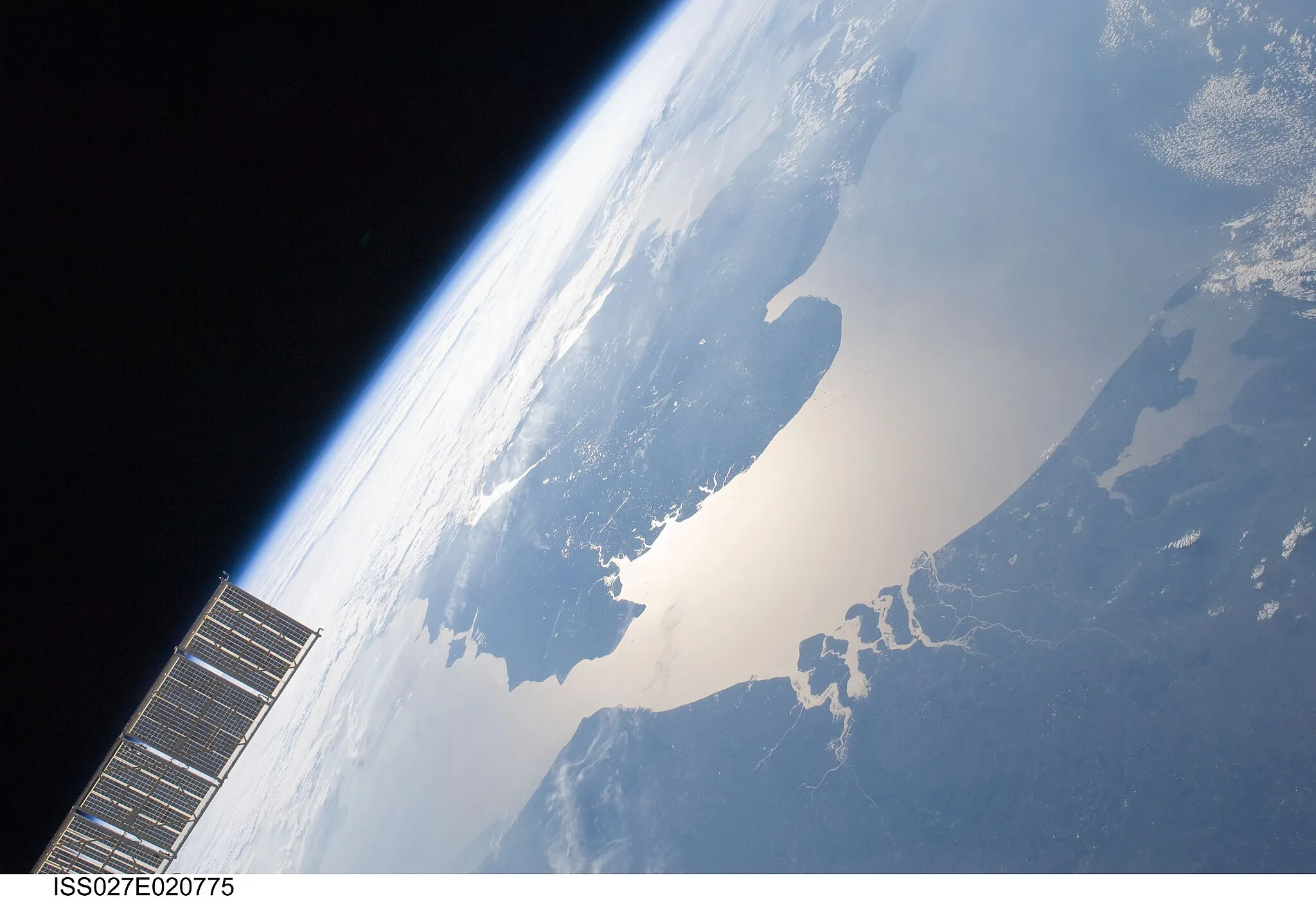 Photo showing: View of Earth taken during ISS Expedition 27.