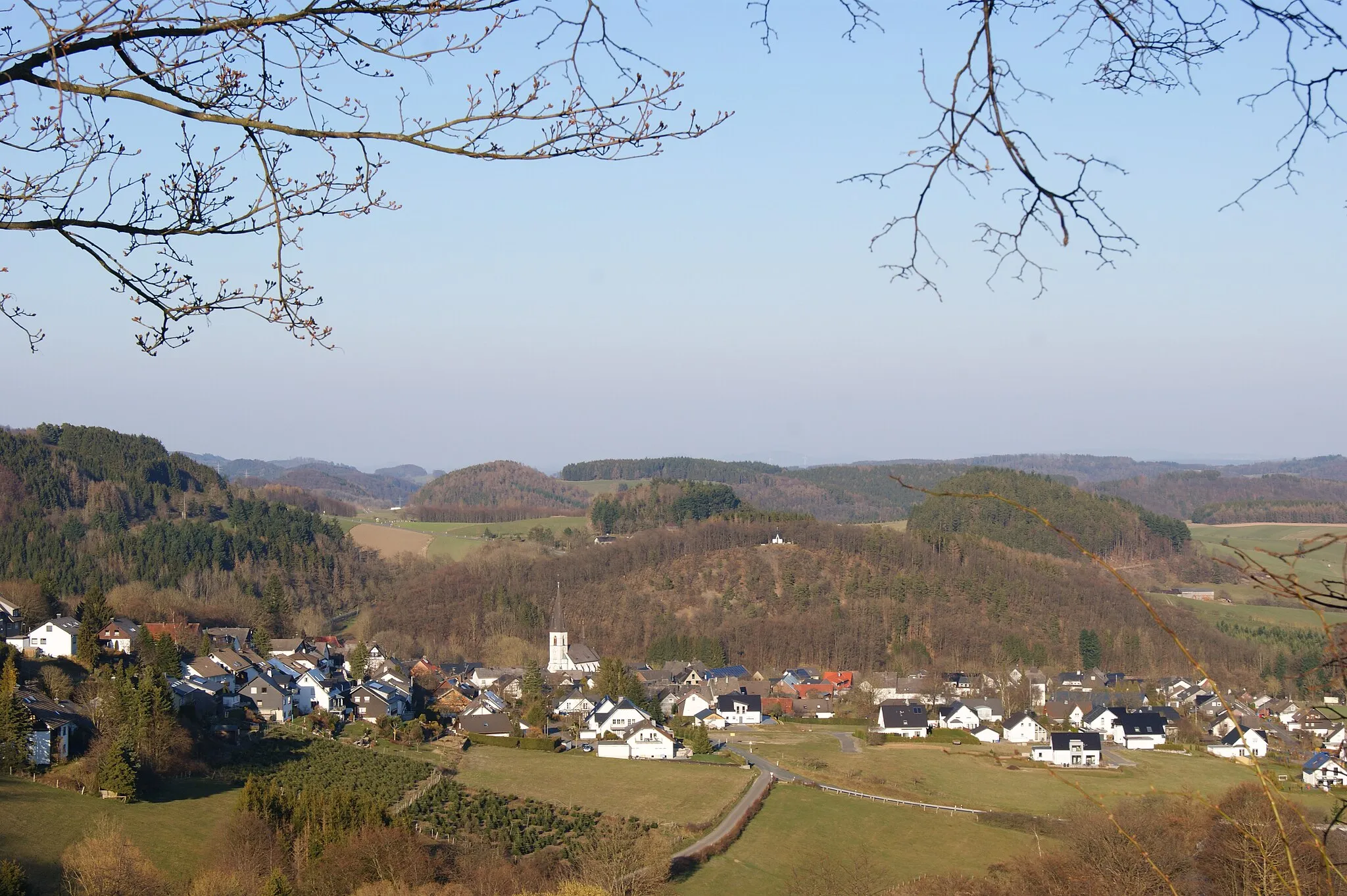 Photo showing: Blick von Nordosten auf Düdinghausen, Natur und Häuser