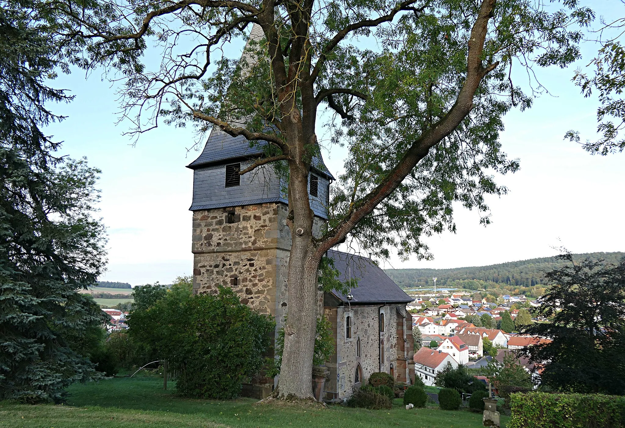 Photo showing: Christuskirche mit Remsfeld von Westen