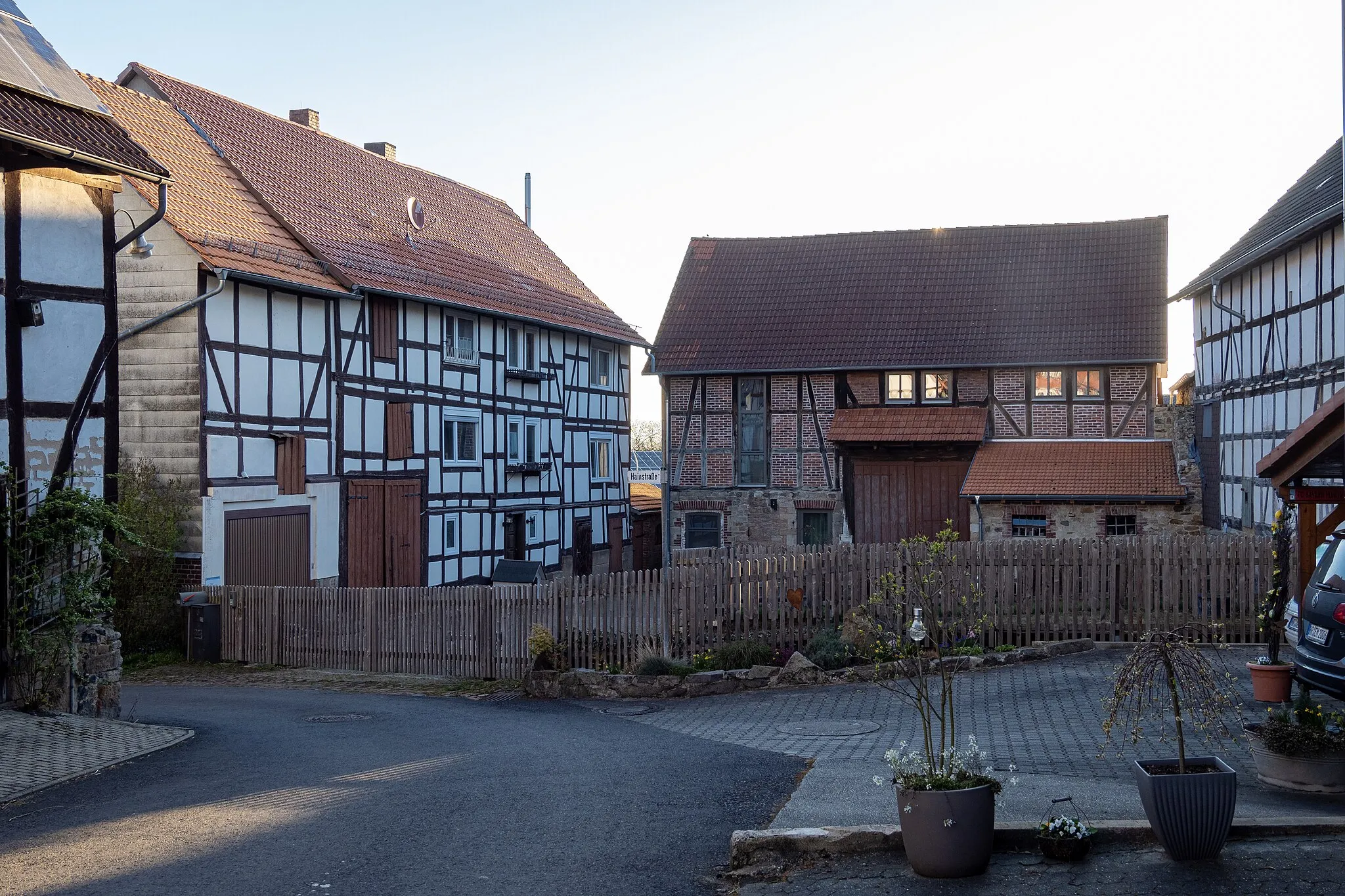 Photo showing: Berndshausen (Gem. Knüllwald): Landwirtachaftl. Gebäude an der Hainstraße.