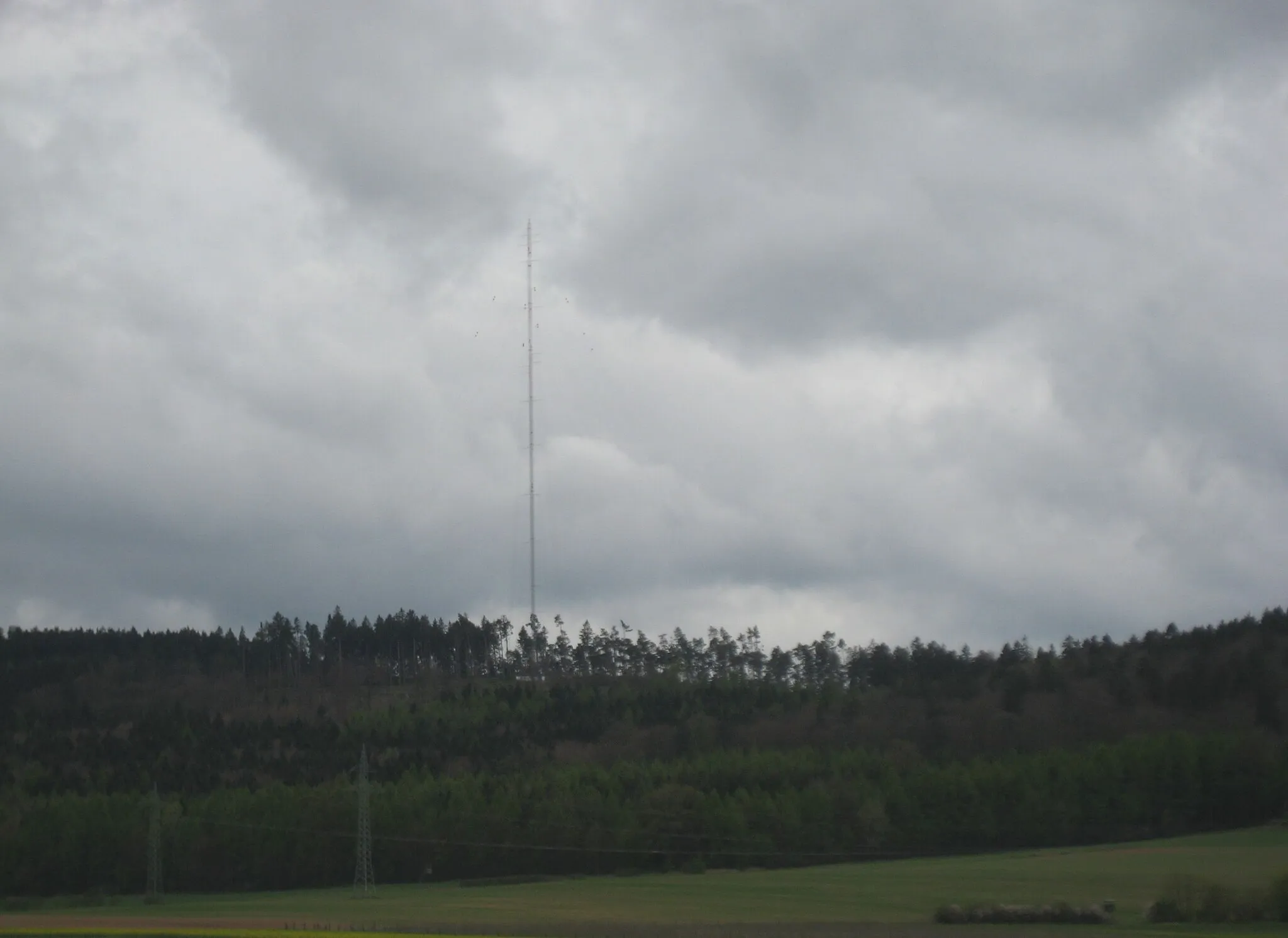 Photo showing: Rödeser Berg with a tower for measuring wind speeds in district Kassel, Hesse, Germany.