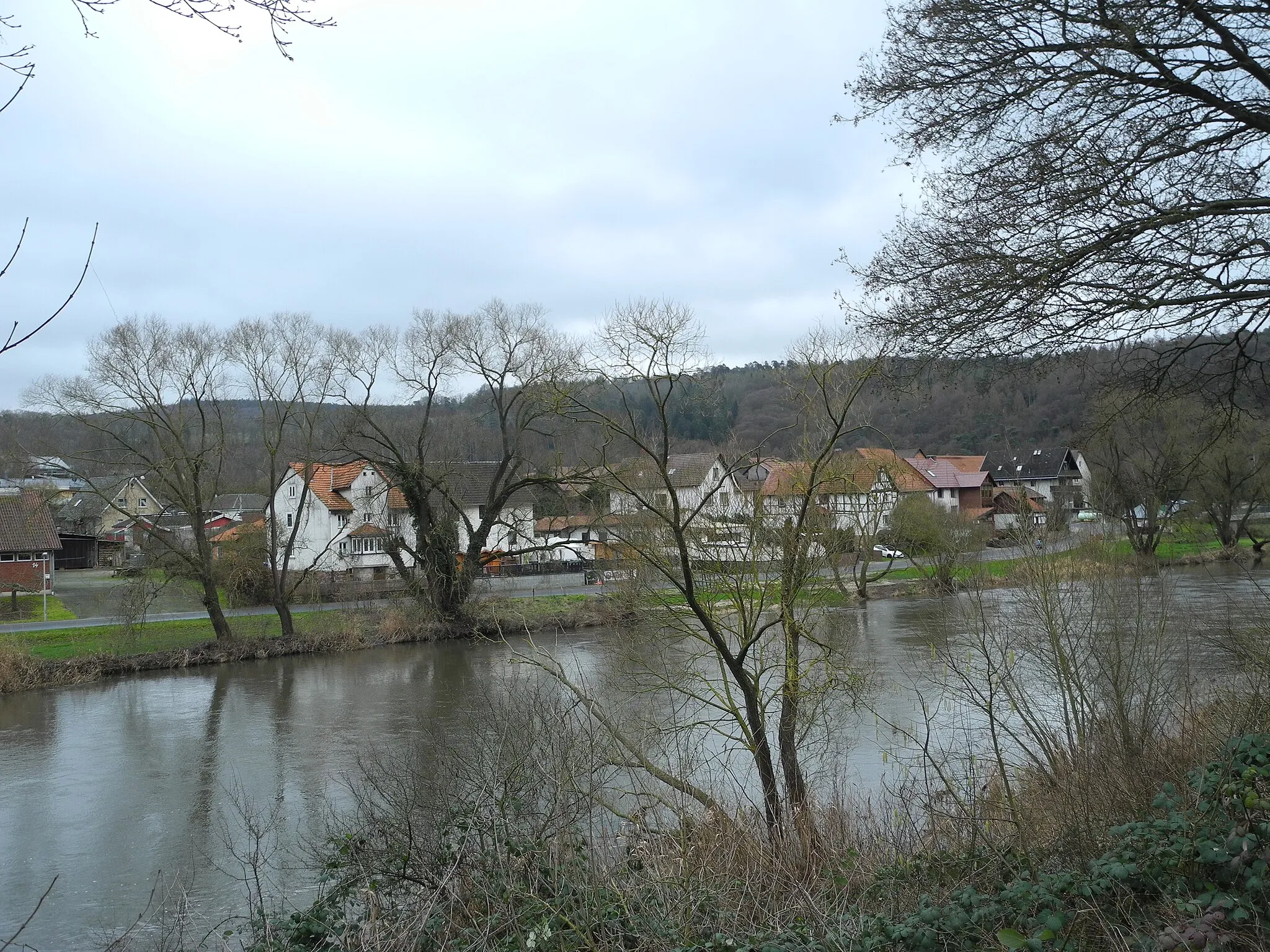 Photo showing: Der Ort Büchenwerra, in der Gemeinde Guxhagen, Hessen, Deutschland.
Blick von Westen.