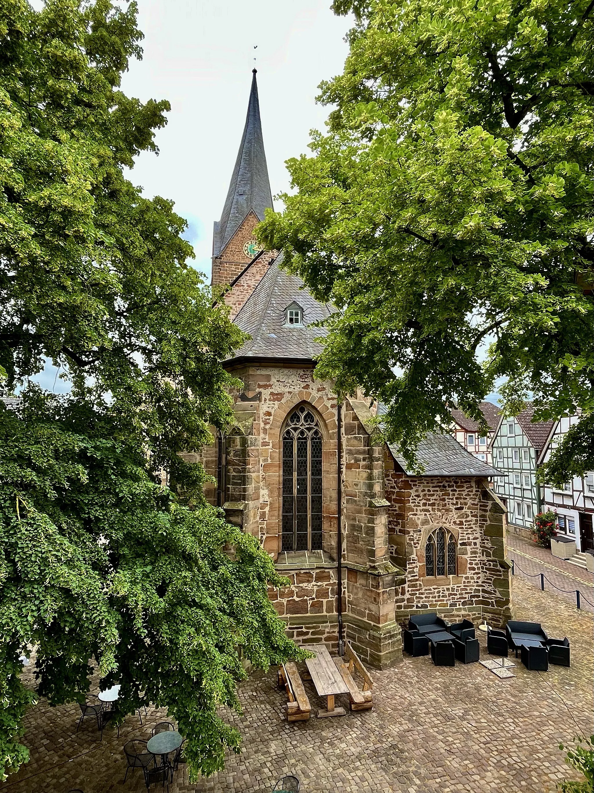 Photo showing: St.Georg Kirche Aufnahme aus dem Rathaus mit Blick auf den Kirchplatz