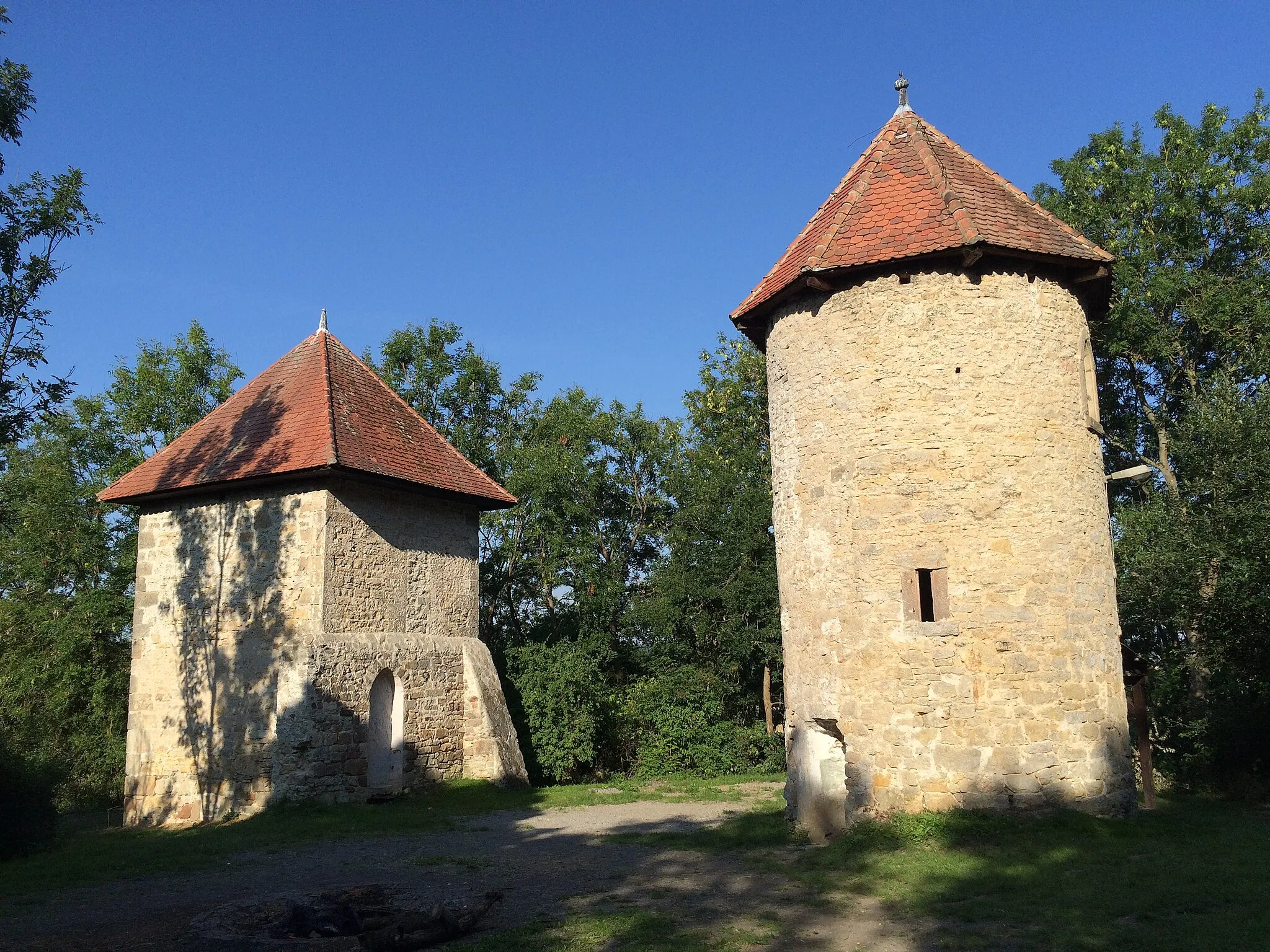 Photo showing: Die beiden Graner-Berg-Türme auf dem Graner Berg