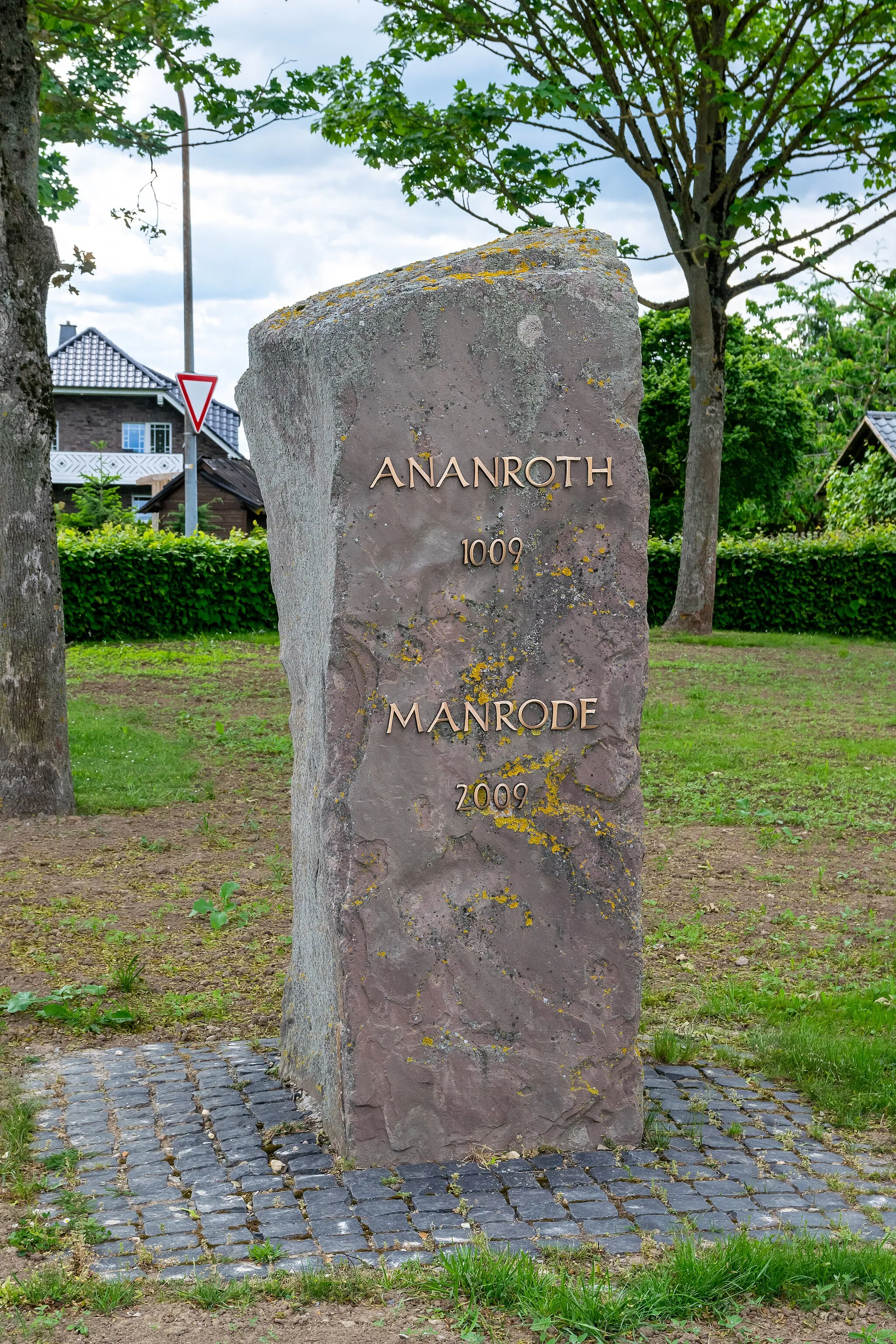 Photo showing: Gedenkstein "1000 Jahre Manrode", Ananroth 1009 / Manrode 2009