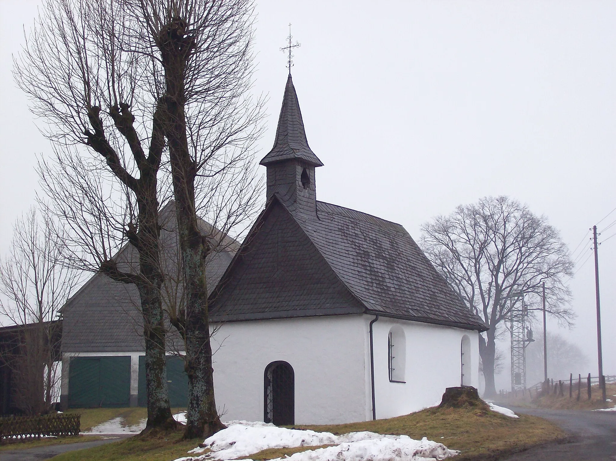 Photo showing: denkmalgeschützte Kapelle in Schmallenberg-Almert (Germany)