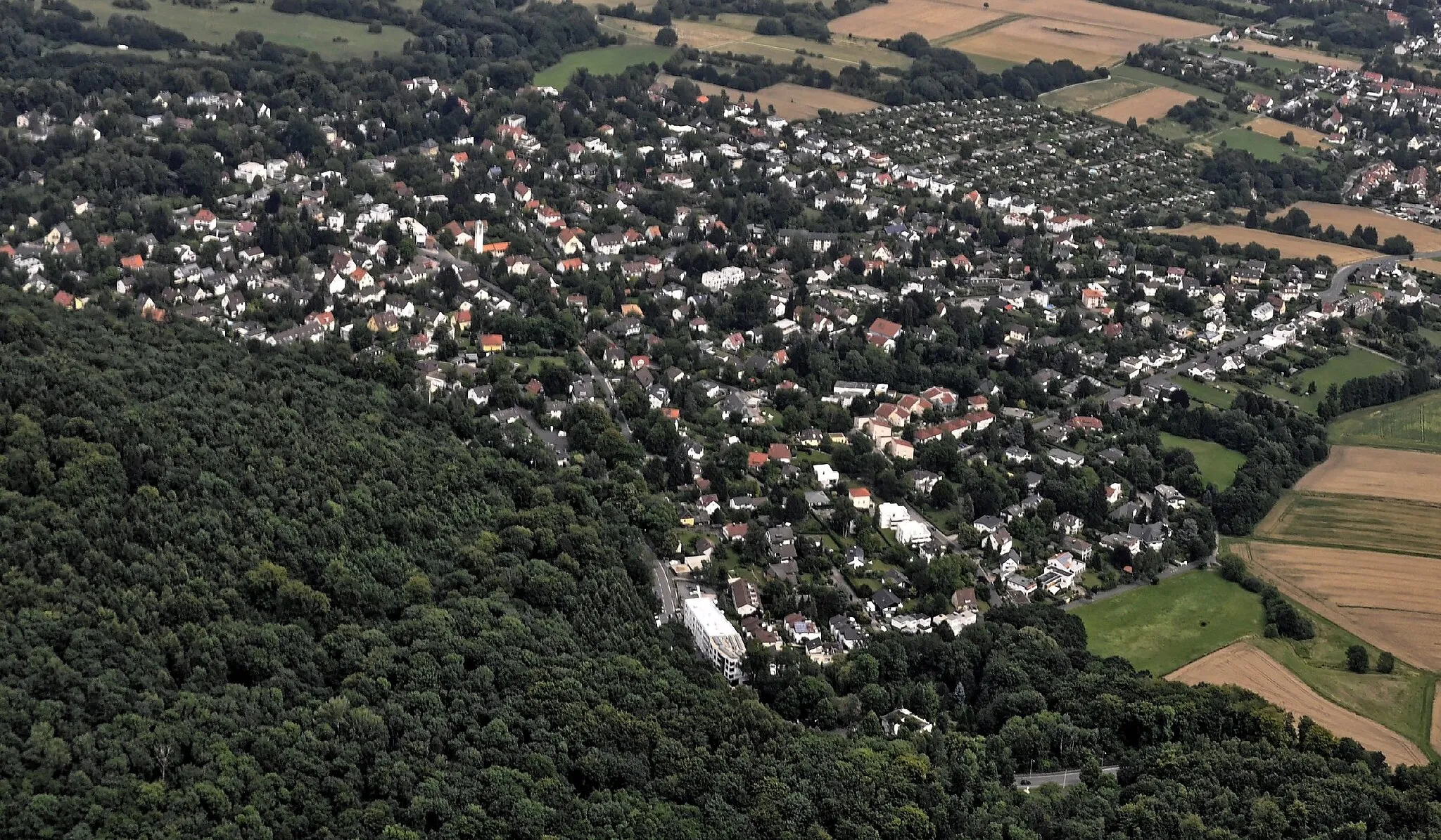 Photo showing: Bilder vom Flug Nordholz-Hammelburg 2015: Kassel-Brasselsberg vorn links, Kassel-Nordshausen vorn rechts.