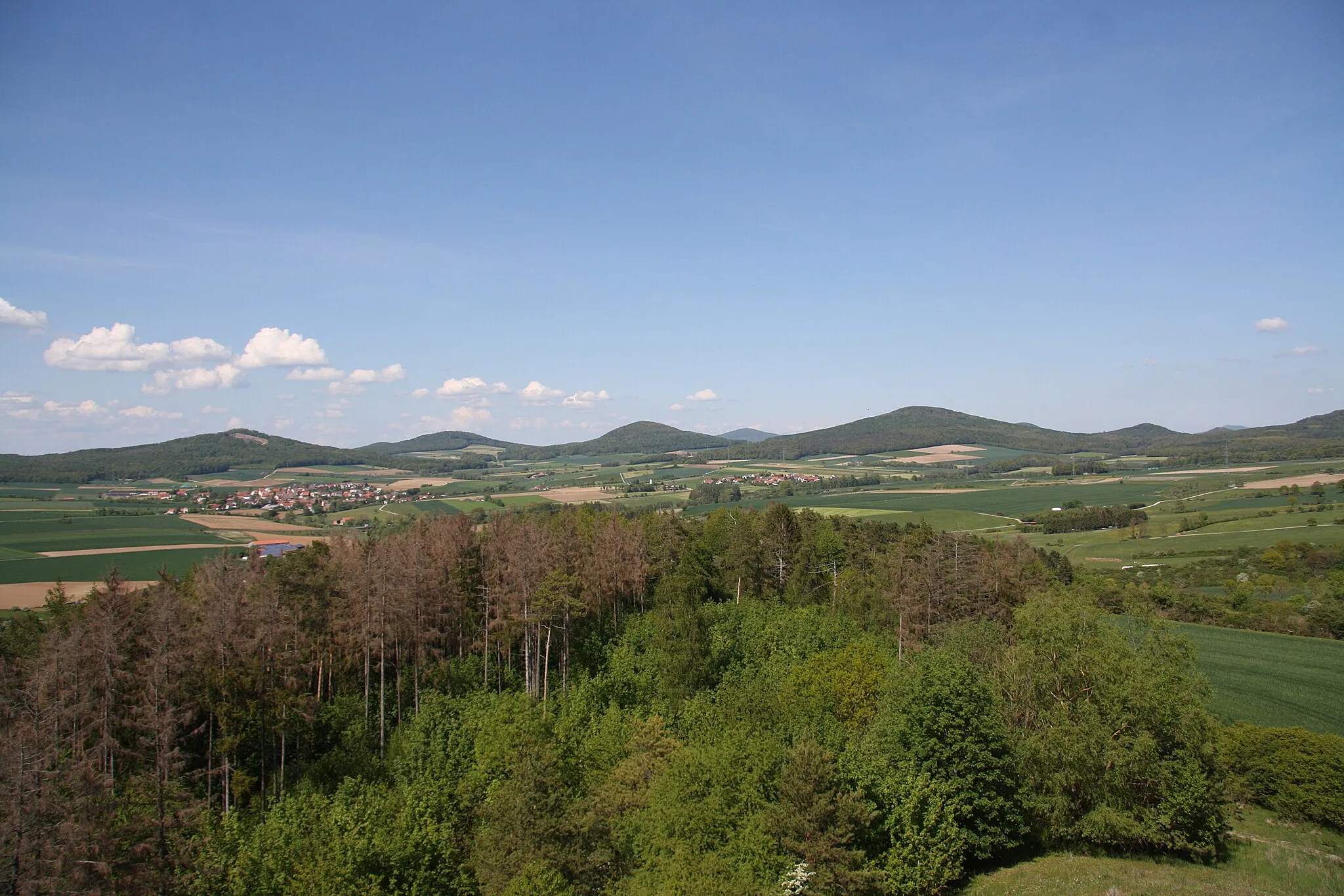 Photo showing: Blick vom Aussichtspunkt Via Regia auf das Hessische Kegelspiel