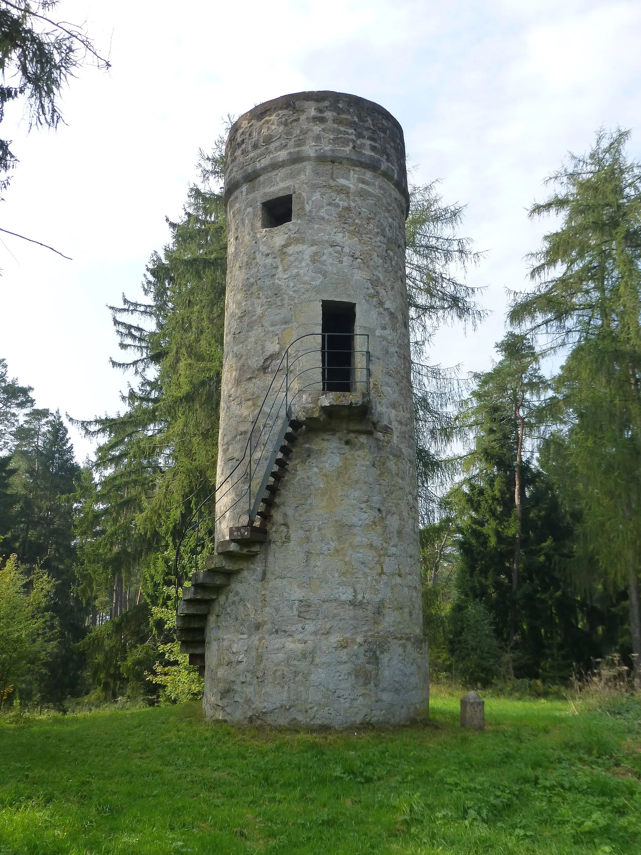 Photo showing: Dalwigker Warte; Ostansicht mit Treppenaufgang