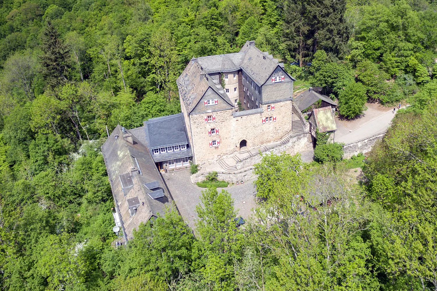 Photo showing: Luftbild der Jugendburg Hessenstein aus dem Jahr 2018