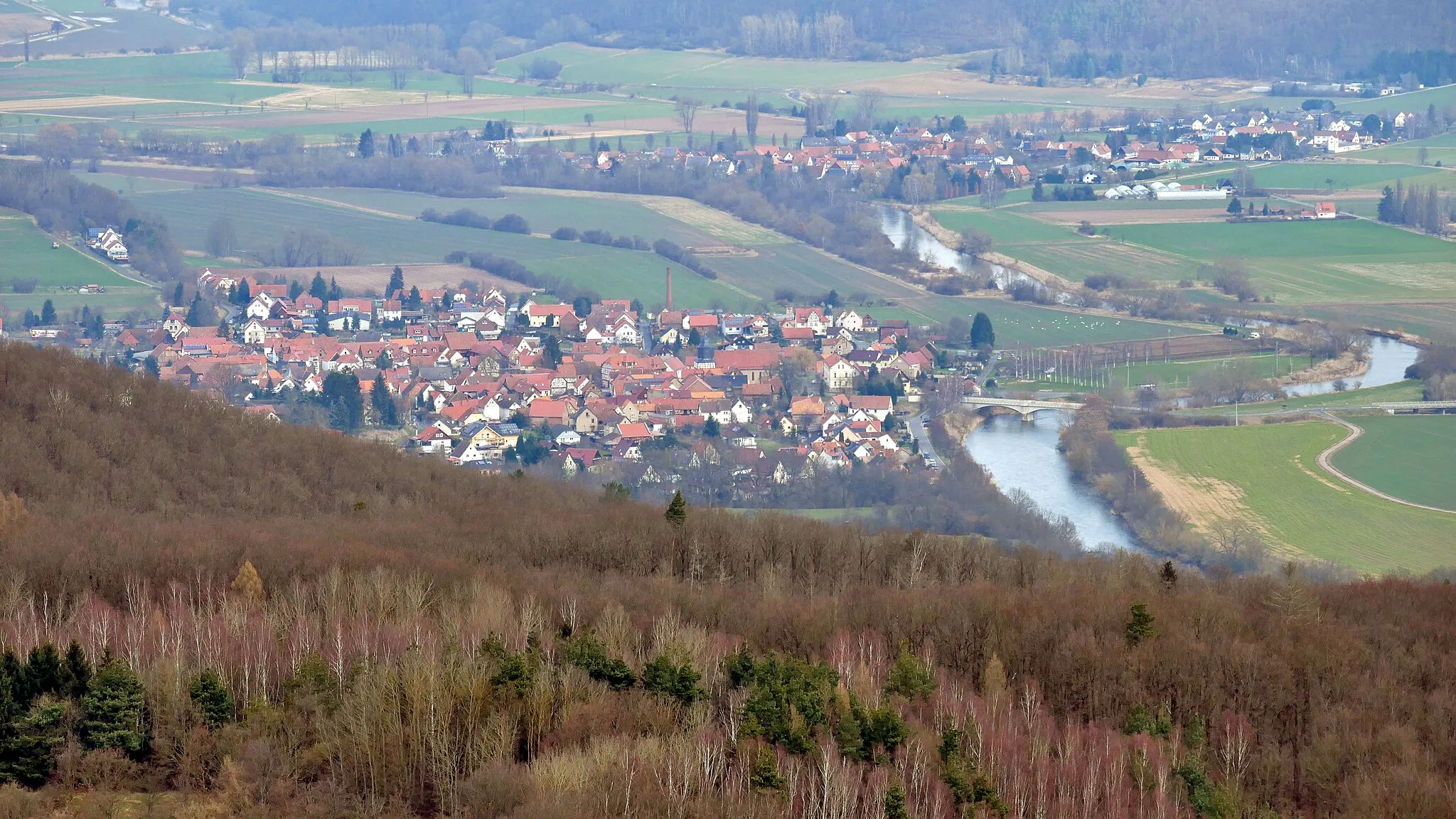 Photo showing: Großburschla und Altenburschla vom Dreiherrenstein beim Heldrastein aus