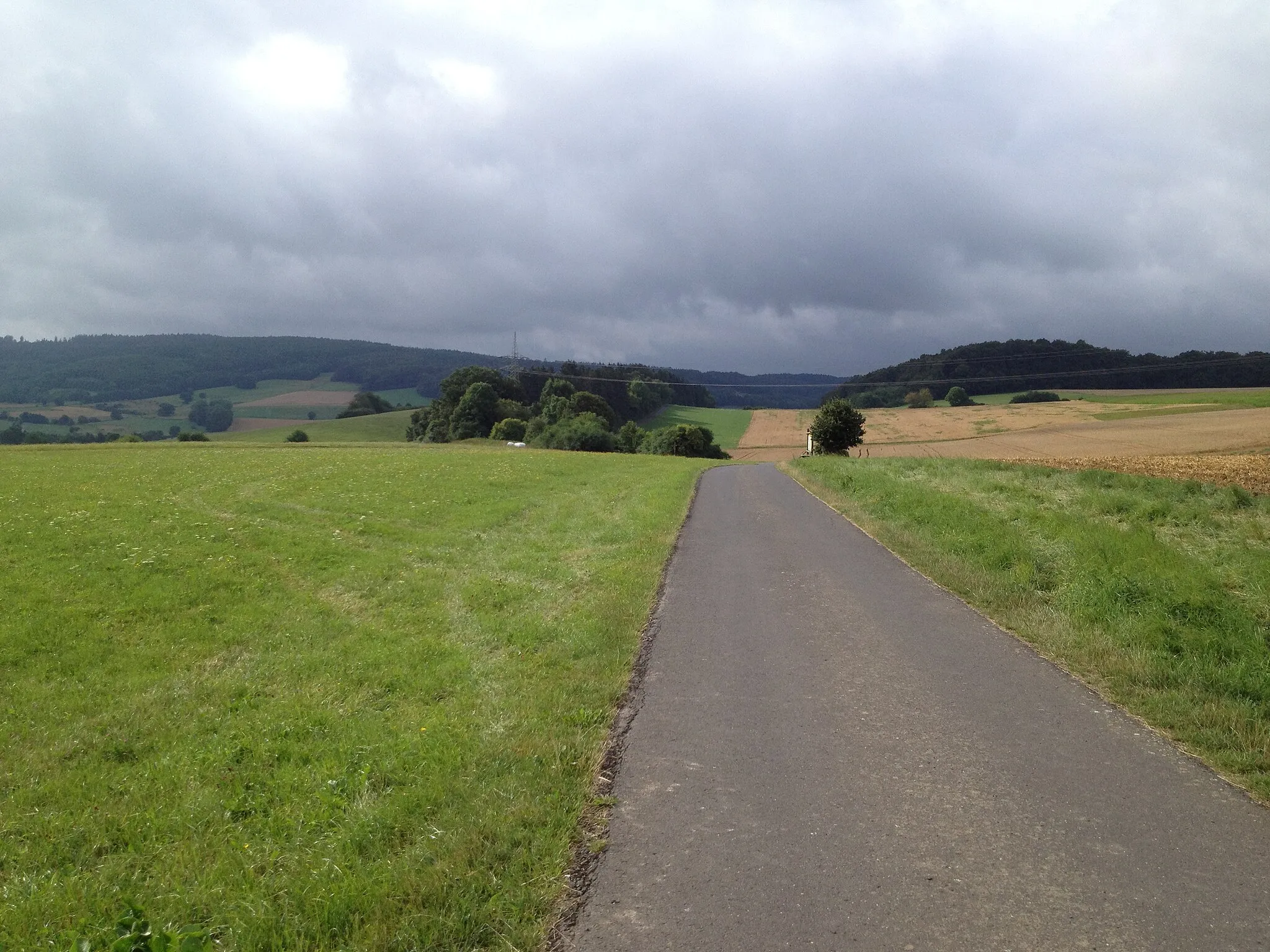 Photo showing: Lokaler Radweg und Grimmsteig zwischen Hessisch Lichtenau und Retterode