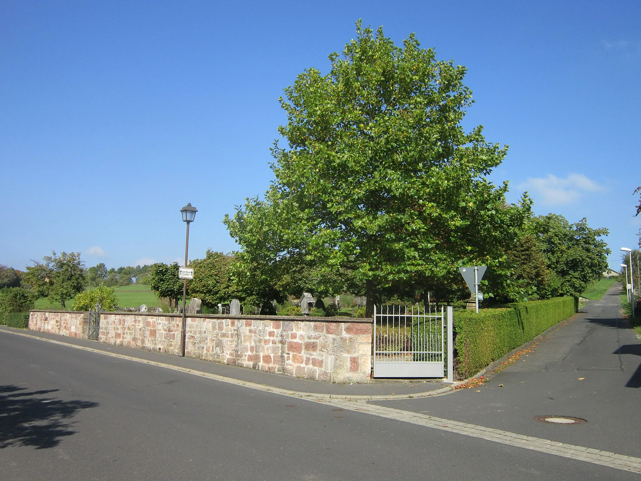 Photo showing: Former cemetery of Poppenroth, a quarter of the German spa town of Bad Kissingen in Lower Franconia (Bavaria).