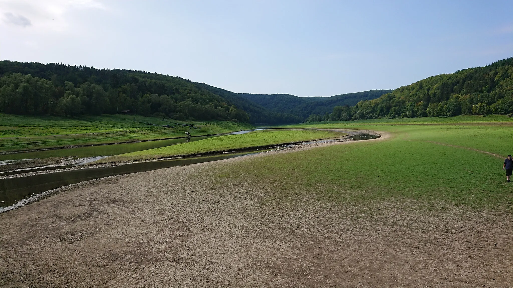 Photo showing: Southwest-ward view from Asel Bridge.