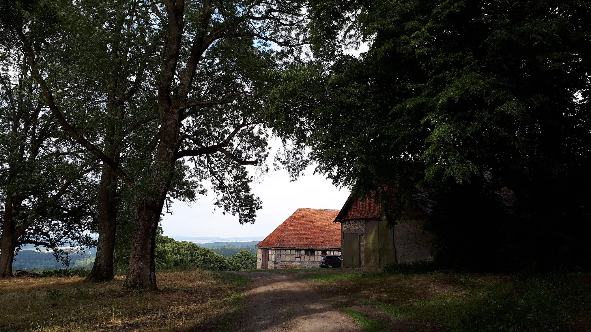 Photo showing: Stable and barn beneath the castle ruin of Malsburg