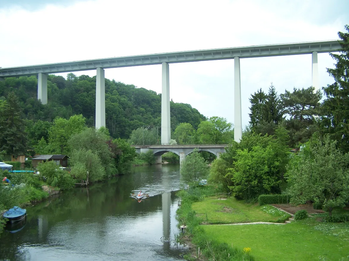 Photo showing: The estuary of the Hörsel in Werra river, in the background the Werra-Bridges near Hörschel village.