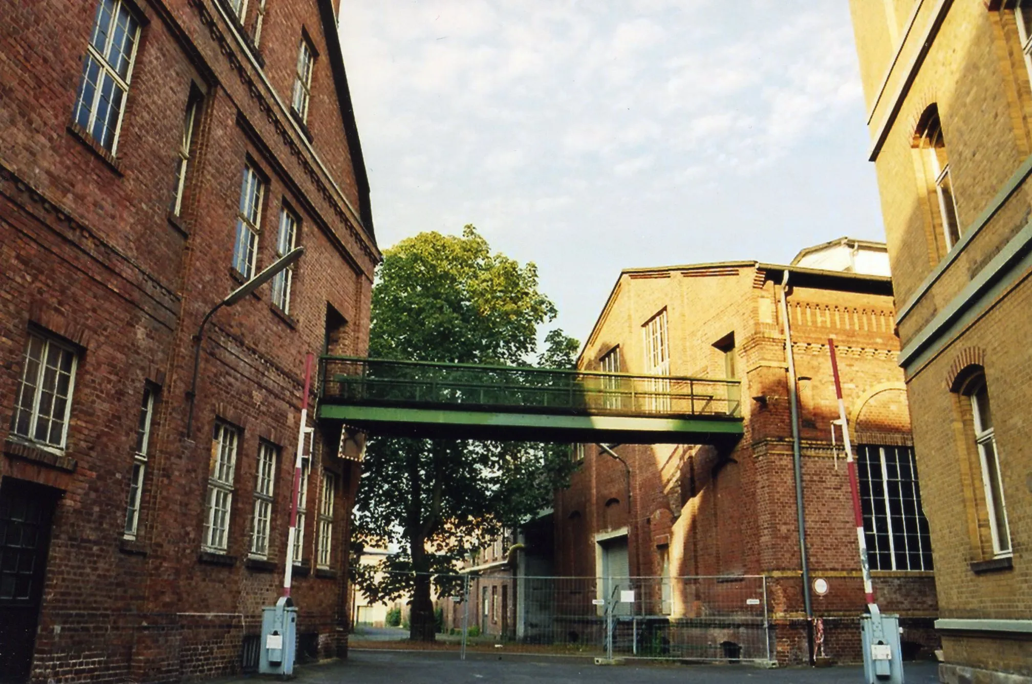 Photo showing: Detail auf dem Campus der Uni Kassel, 2007