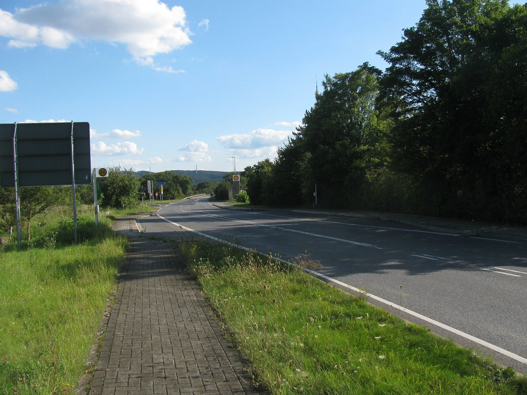 Photo showing: die Bushaltestelle Autohof bei Wolfhagen-Niederelsungen