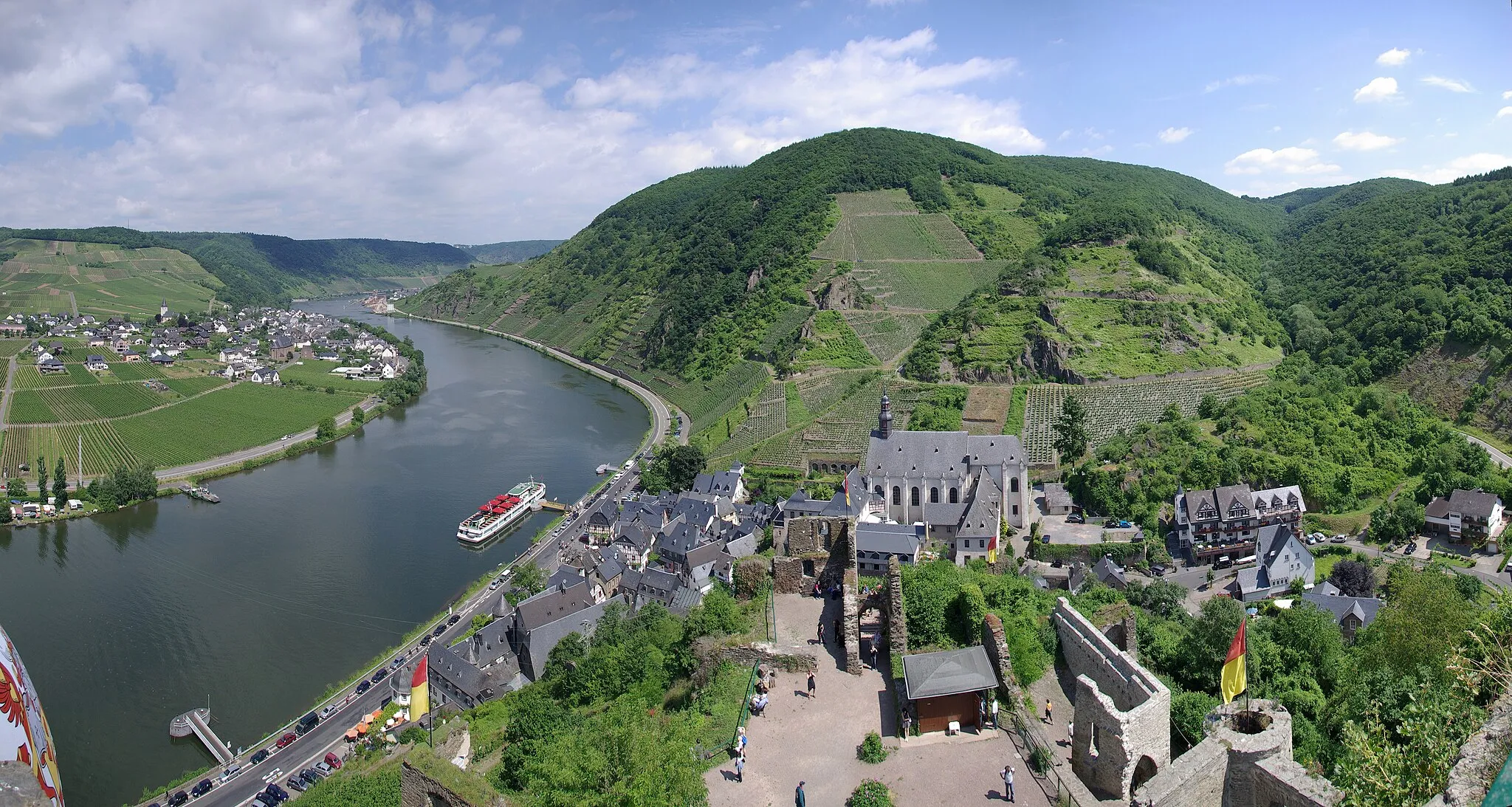 Photo showing: Germany, Beilstein at the river Mosel, view from the Castle Metternich