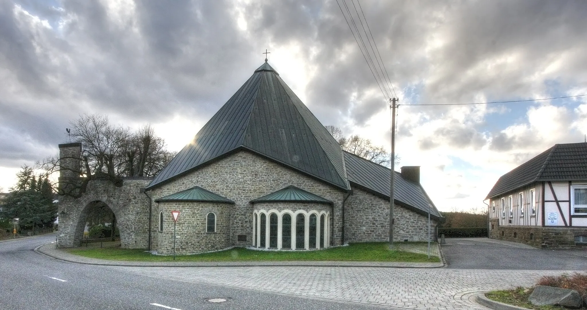 Photo showing: St.-Elisabeth-Kirche in Birken-Honigsessen (Westerwald), Architekt: Dominikus Böhm.