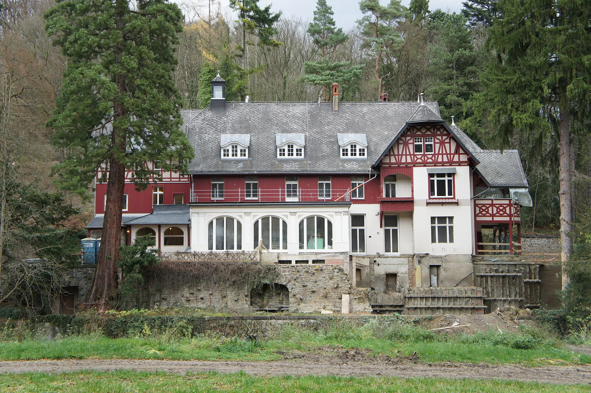 Photo showing: Das Gut Calmuth in Remagen während den Umbauarbeiten durch Frank Asbeck