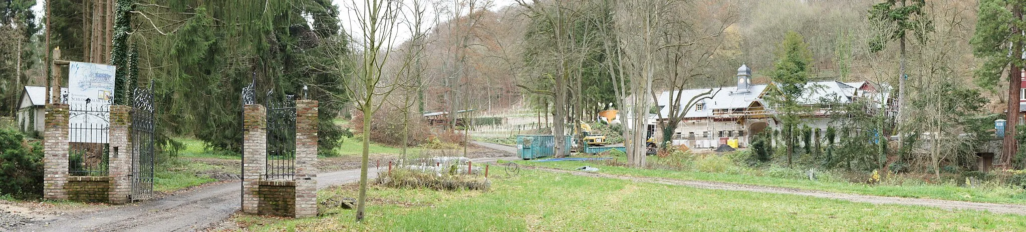 Photo showing: Das Gut Calmuth in Remagen, früher Sitz der Internationale Film-Union GmbH, seinerzeit ein Filmkopier- und Synchronisierbetrieb