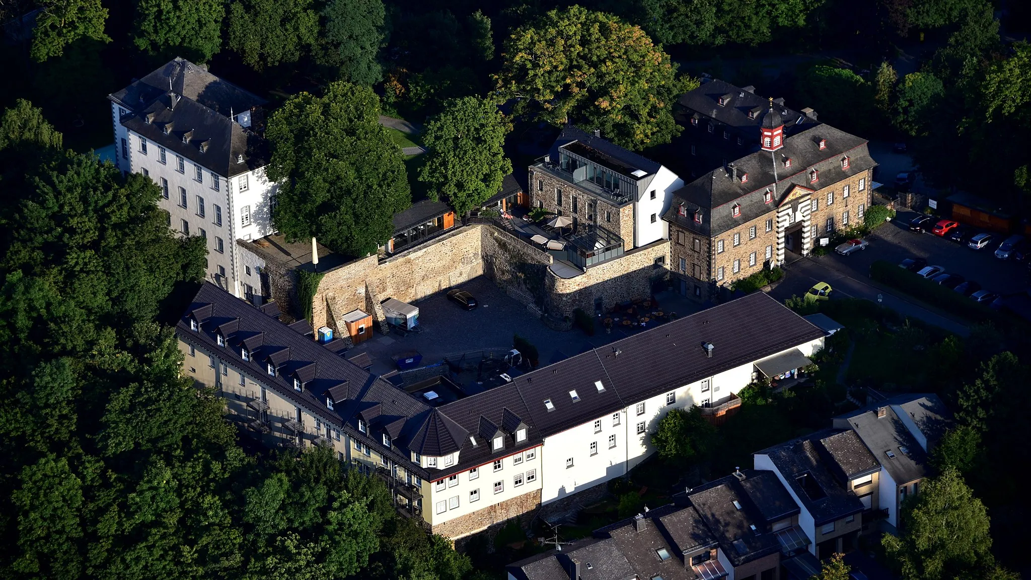 Photo showing: Schloss Burgbrohl, Luftaufnahme (2017)