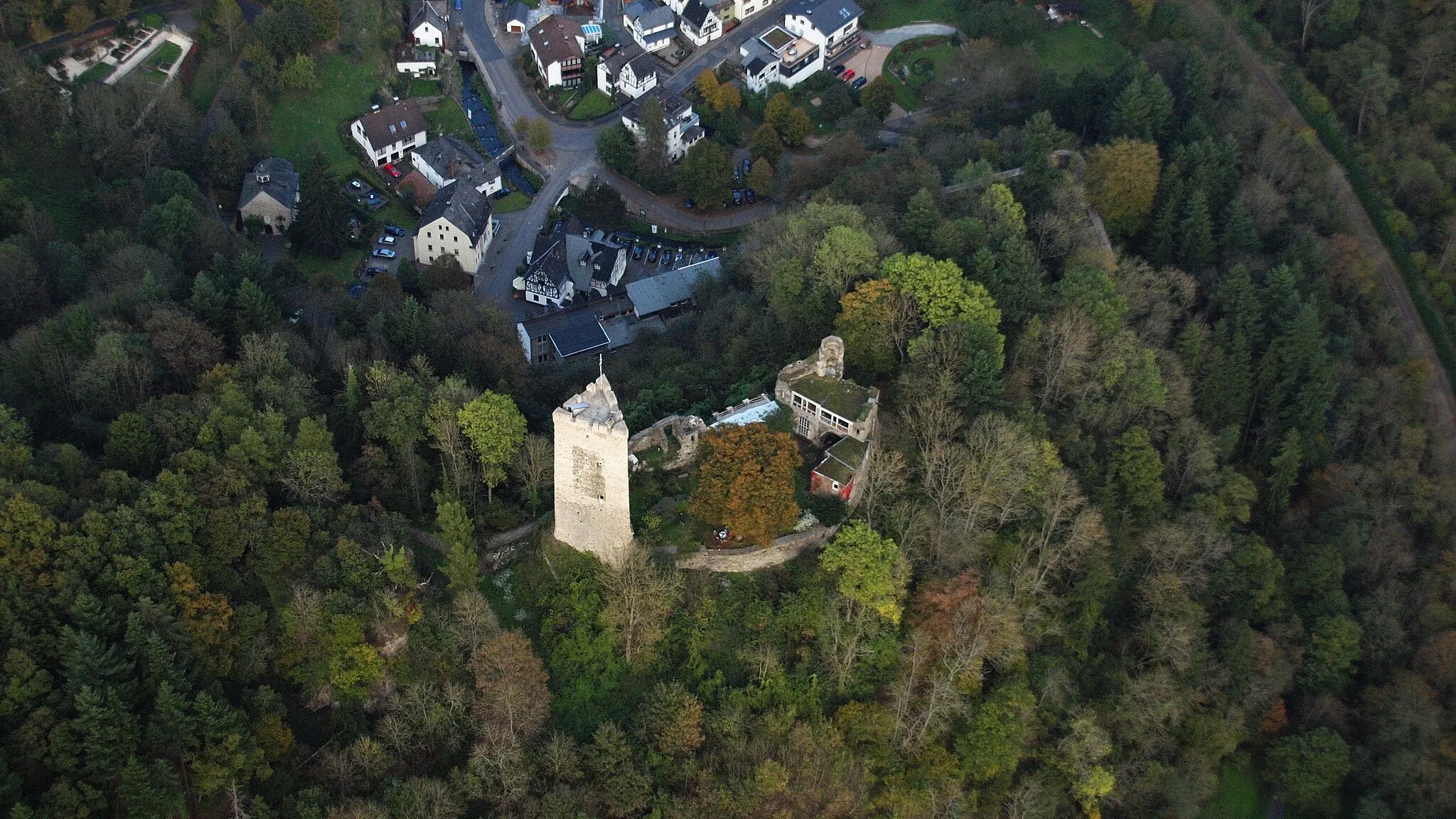 Photo showing: Burg Grenzau bei Höhr-Grenzhausen