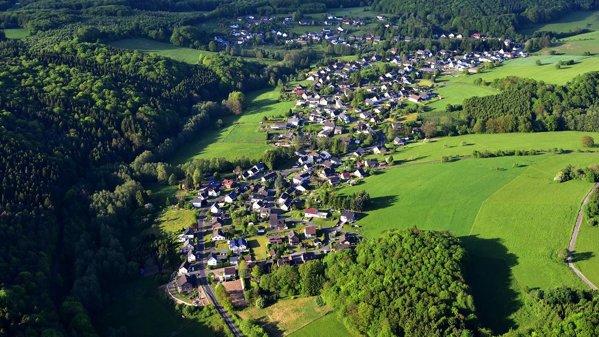 Photo showing: Keuenhof-Hove, Gemeinde Eitorf: Luftaufnahme (2017)