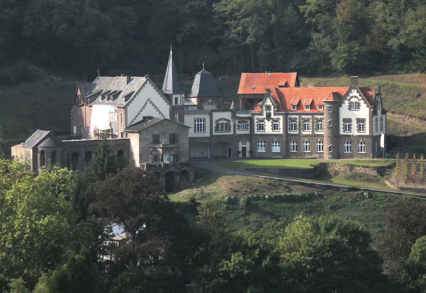 Photo showing: Castle in Brohl-Lützing in Rhineland-Palatinate, Germany